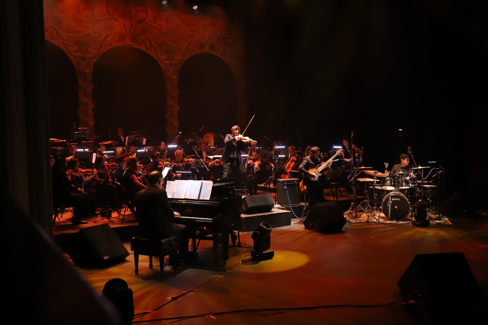 $!Alexandre Da Costa, quien derrochó energía y pasión en el concierto titulado Stradivarius Barock Symphonique.