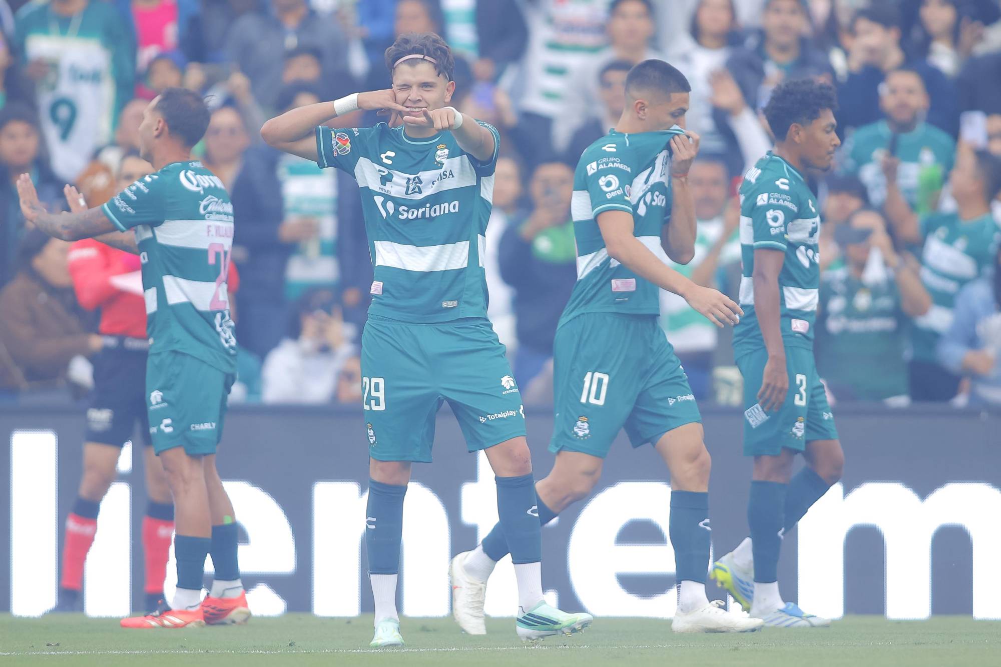 $!Santos Laguna aplasta 5-0 a Querétaro con hat-trick de Tahiel Jiménez y se mete a la pelea por la Liguilla