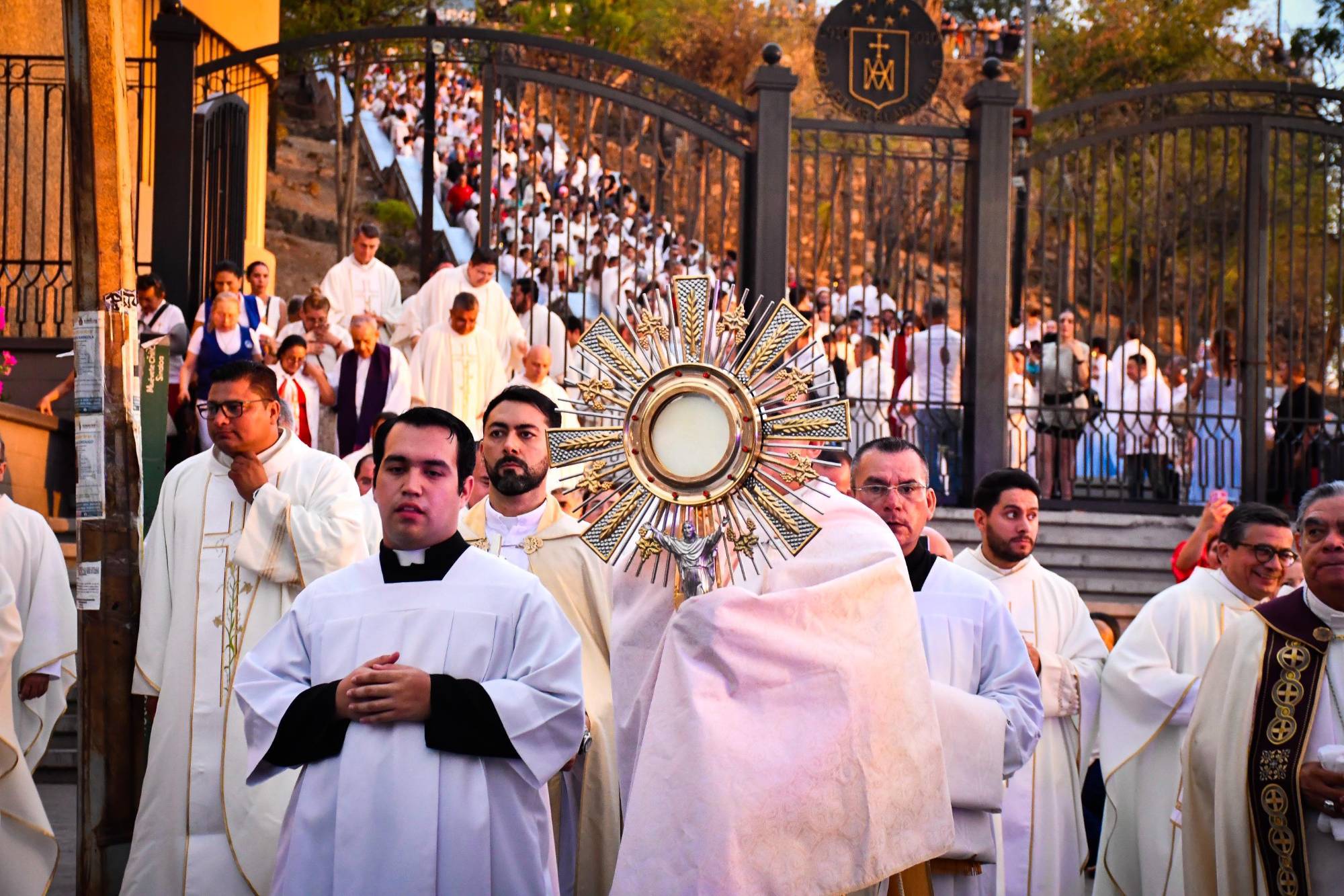 $!Respondamos con esperanza, unidad y fe: Obispo hace un llamado a recobrar la paz y unidad en Culiacán