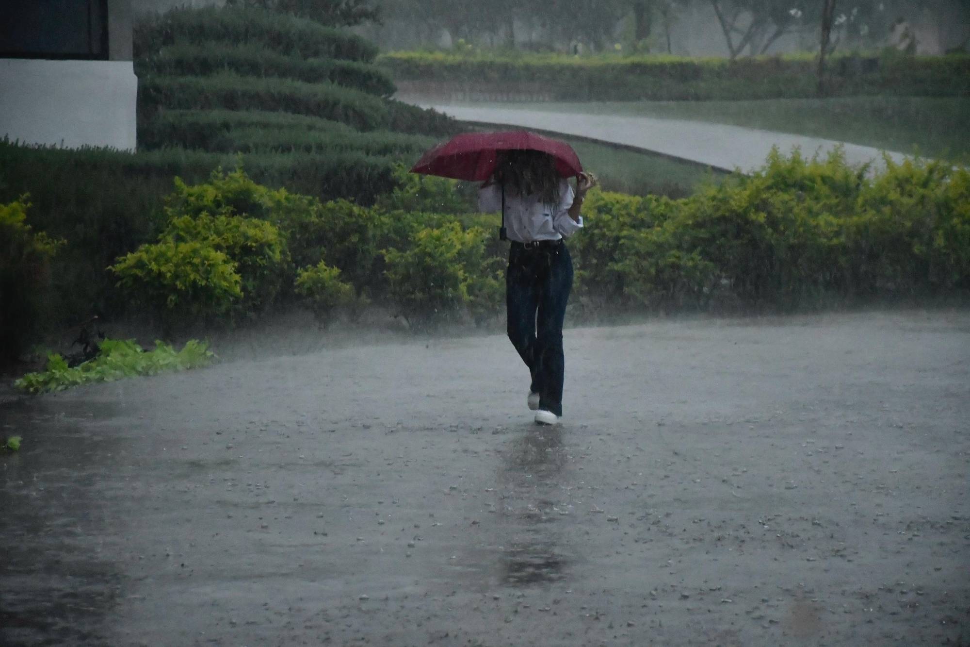 $!Fuerte lluvia se registra la tarde de este miércoles en Culiacán
