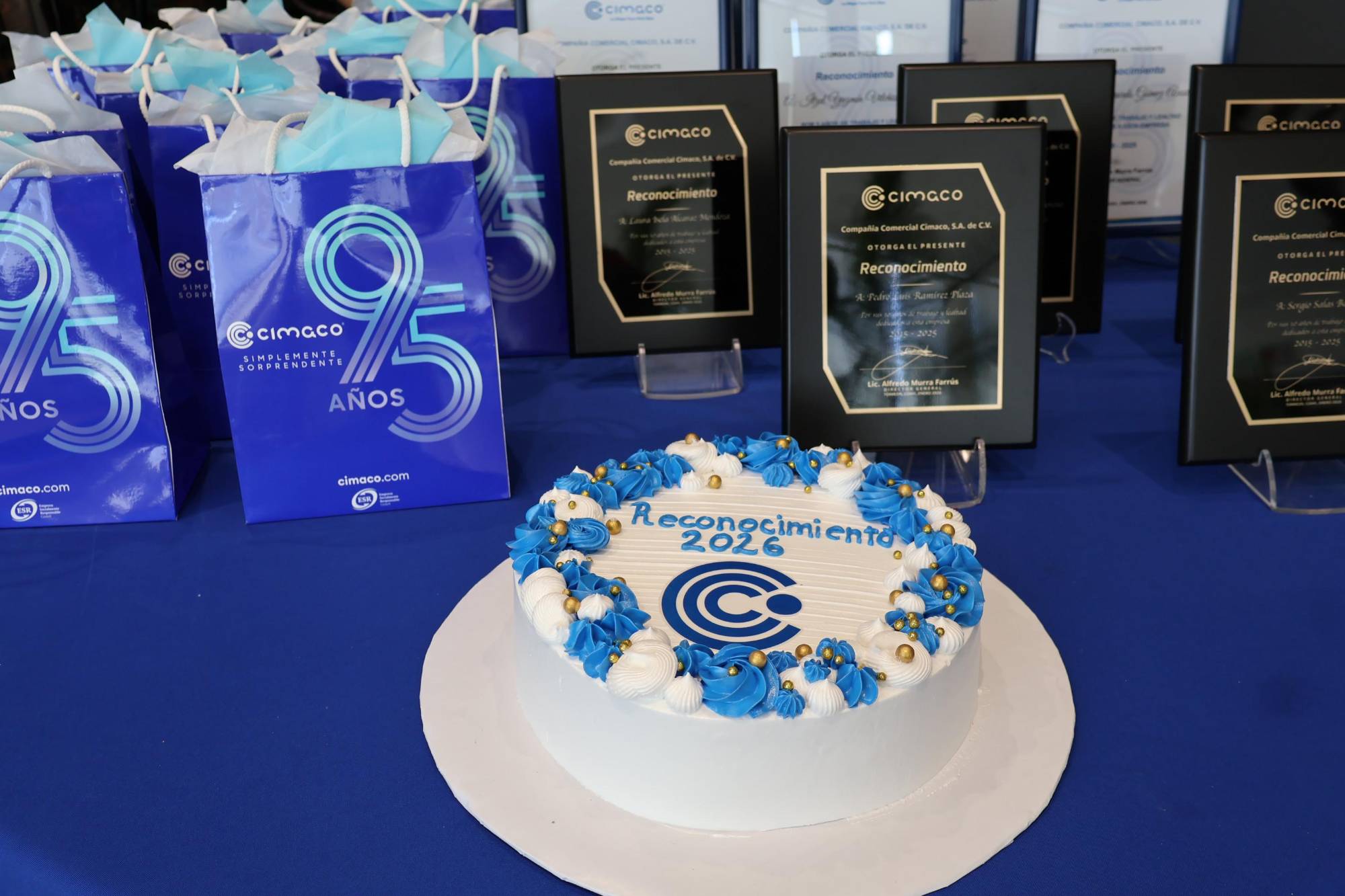 $!(Reconocimientos de los homenajeados)