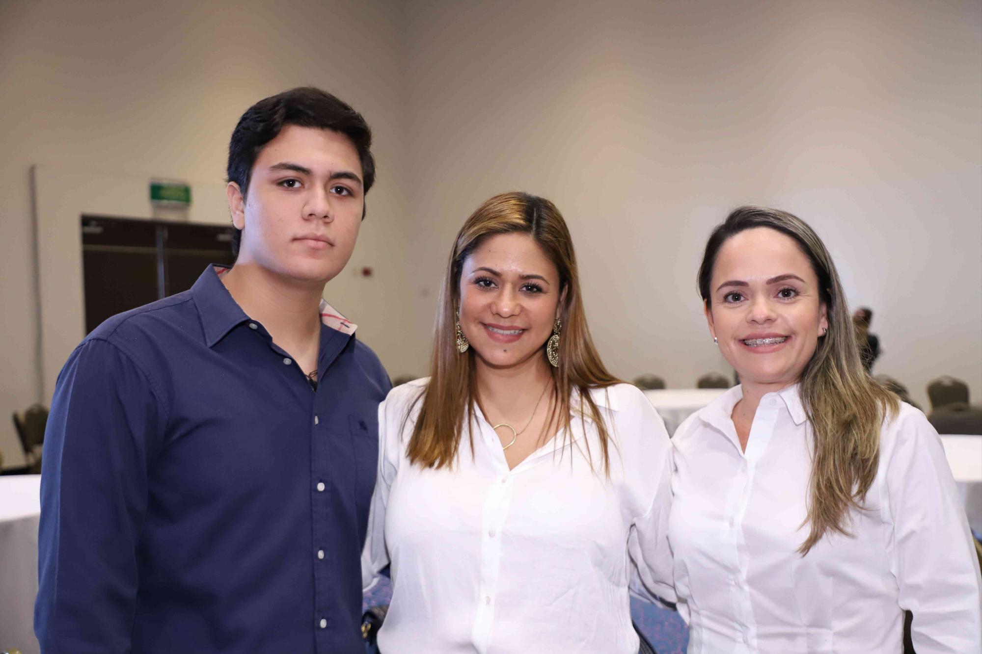 $!Diego Sánchez, Dunia Ocegueda y Carolina Figueroa.