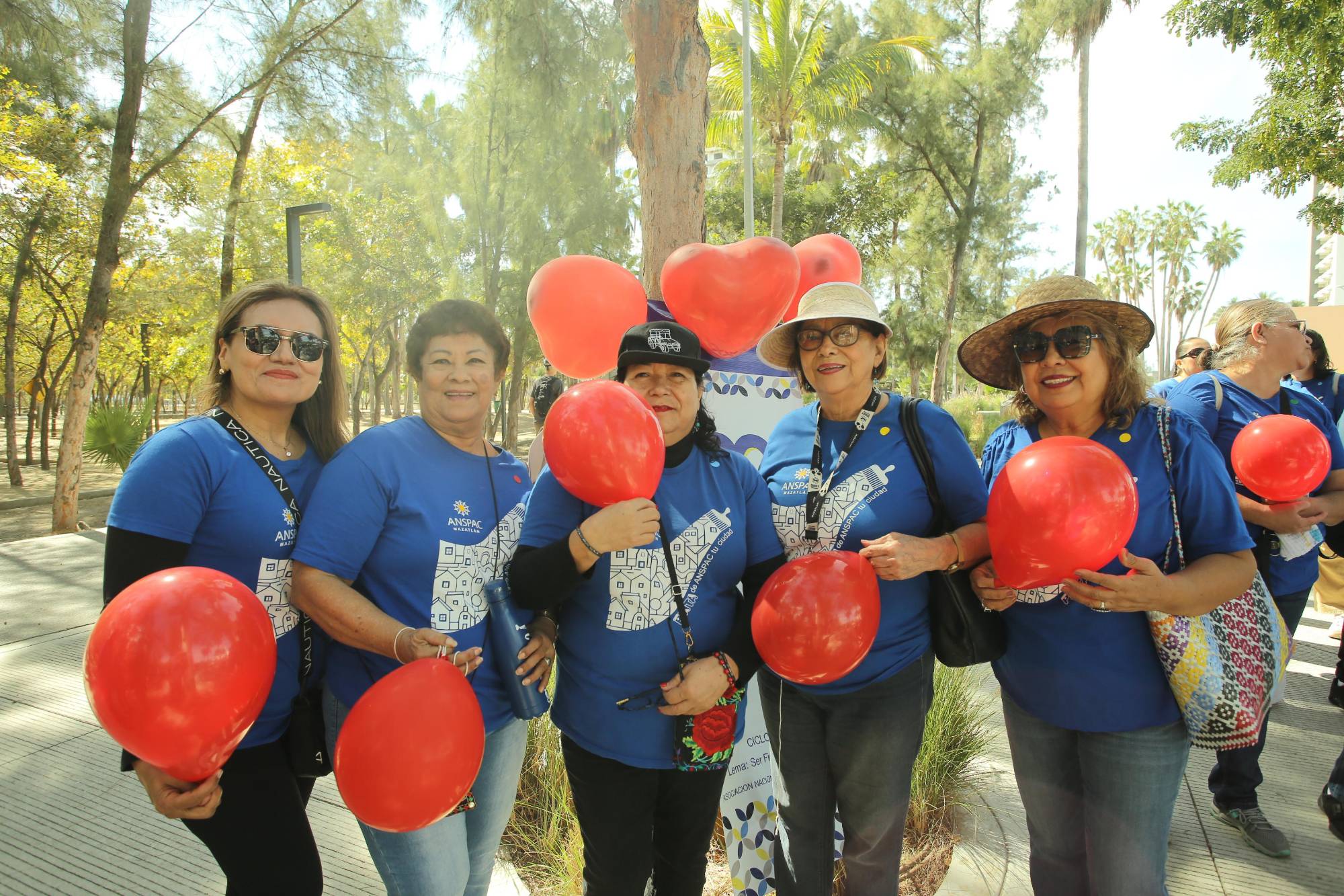 $!Elvira Castro, Vicky Torres de Aguilar, Bety Mellado, Ana Luisa Lizárraga y Liduvina Camacho.