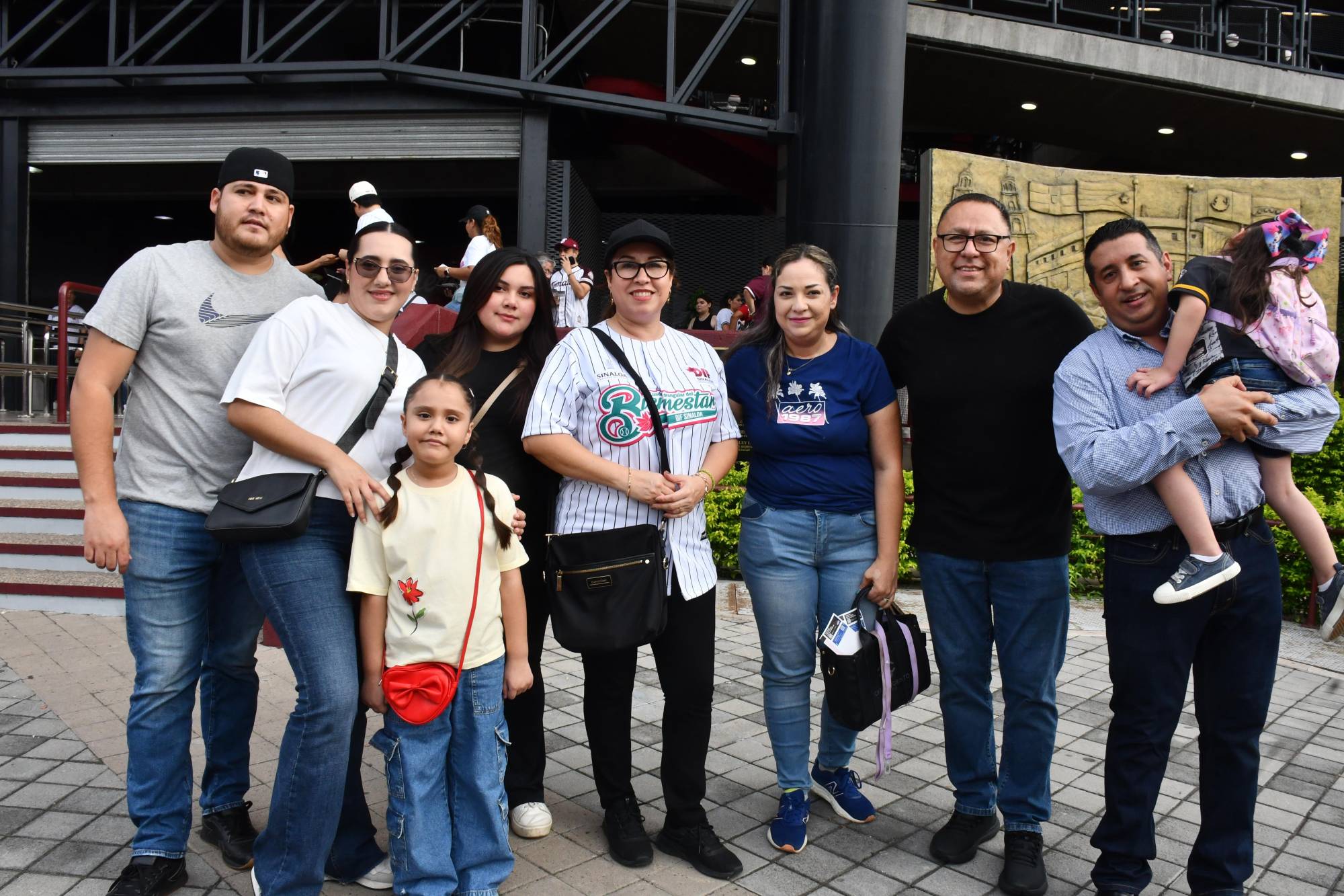 $!Familias de grupo Conalep acudieron al partido de Tomateros.