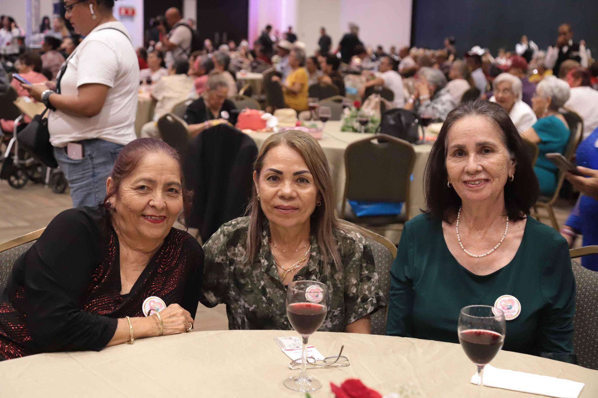 $!Santos Aguirre, María Dina, Rosa María Valdez.