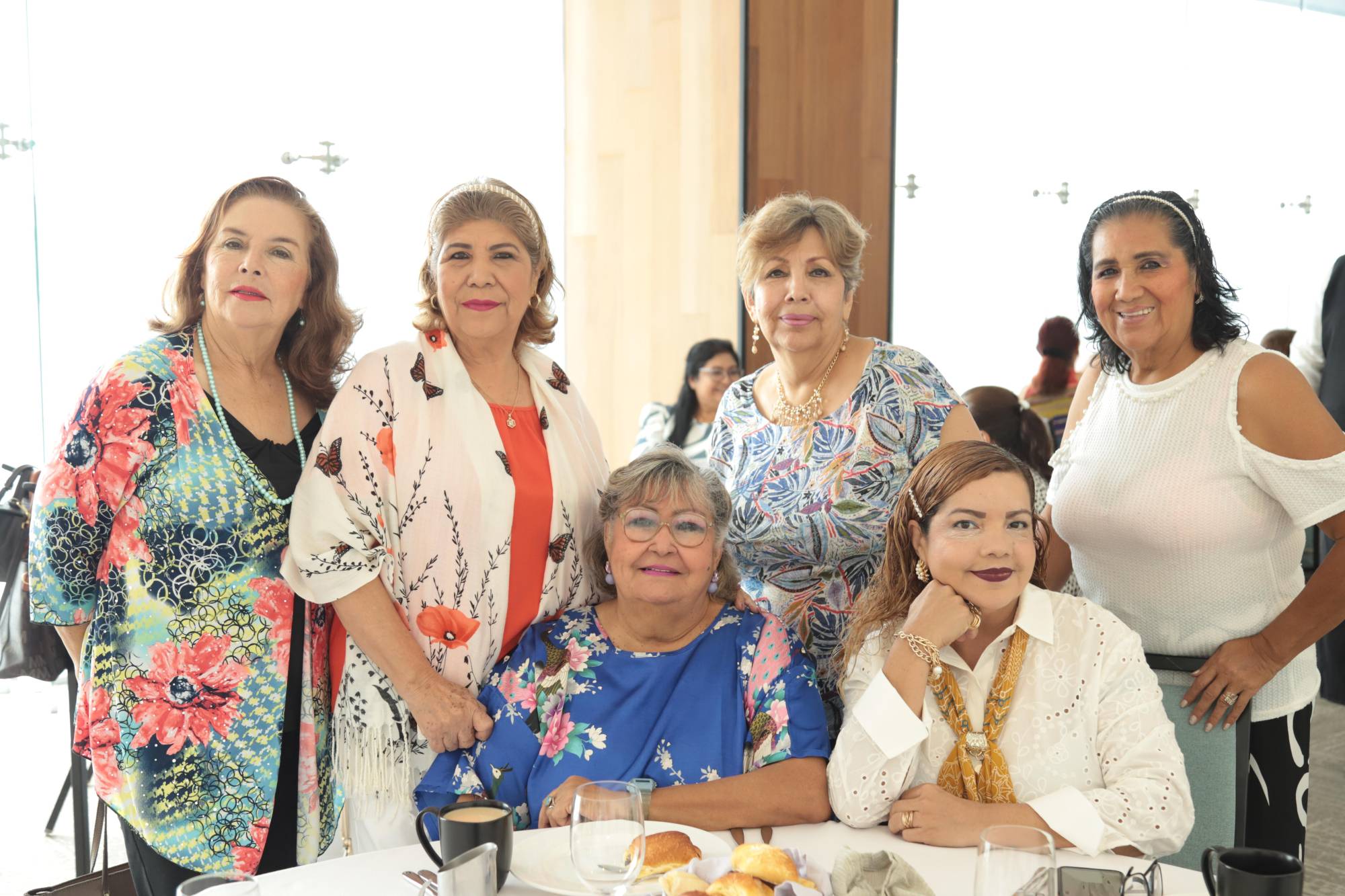 $!Silvia Yolanda Lizárraga, Santy Pérez, Irma Hernández y Sandra Luz Ríos. Sentadas, Irma Martha Guerra y Leticia Sánchez.