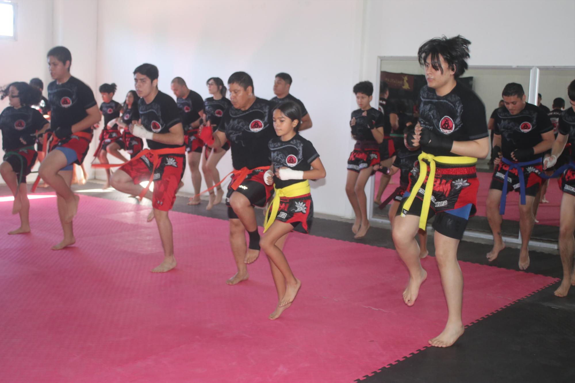 $!Se gradúan 25 alumnos de la Academia Black Belt