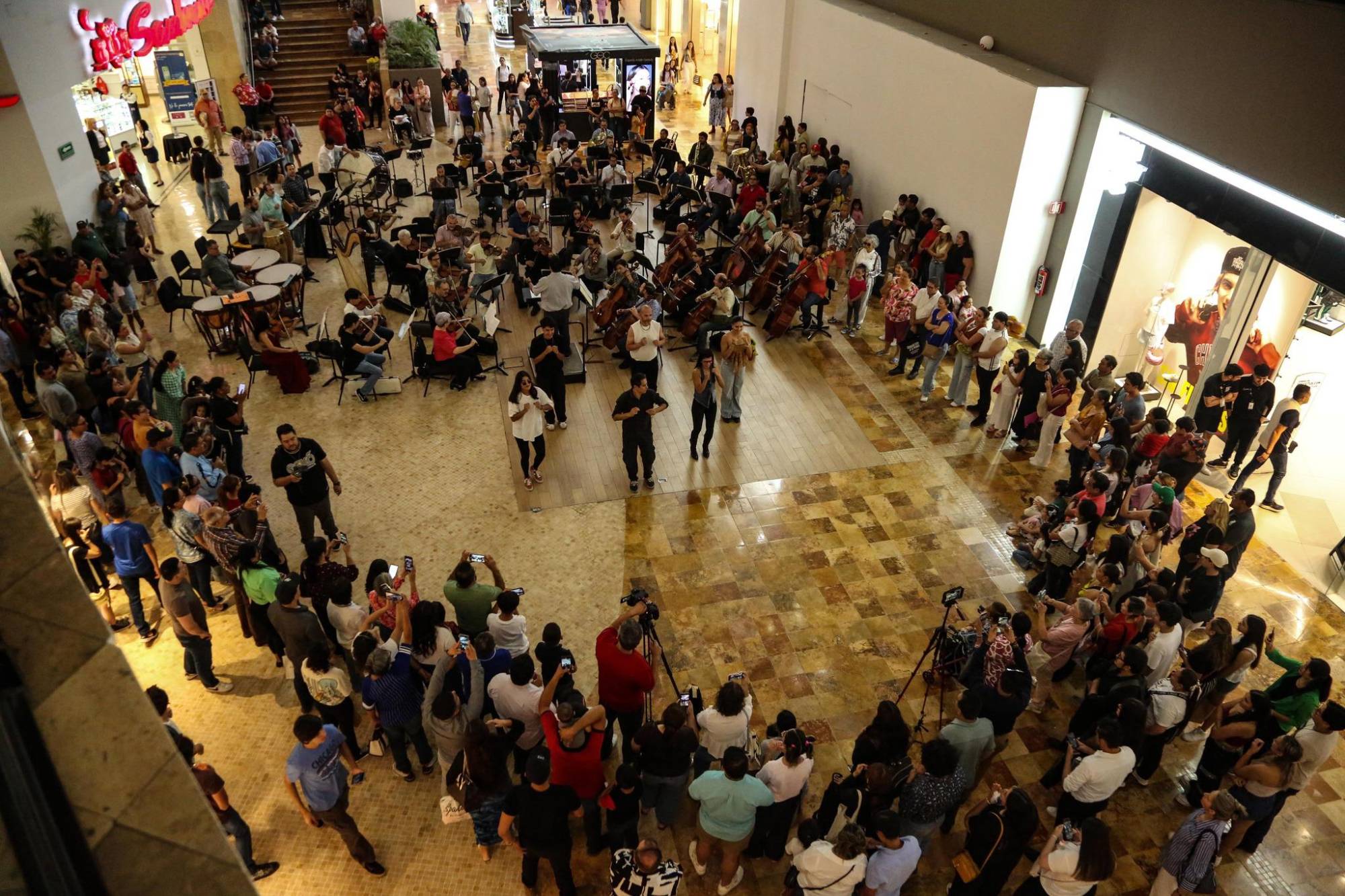 $!El objetivo principal de esta actividad fue el acercar al público a la Orquesta Sinfónica Sinaloa de las Artes.