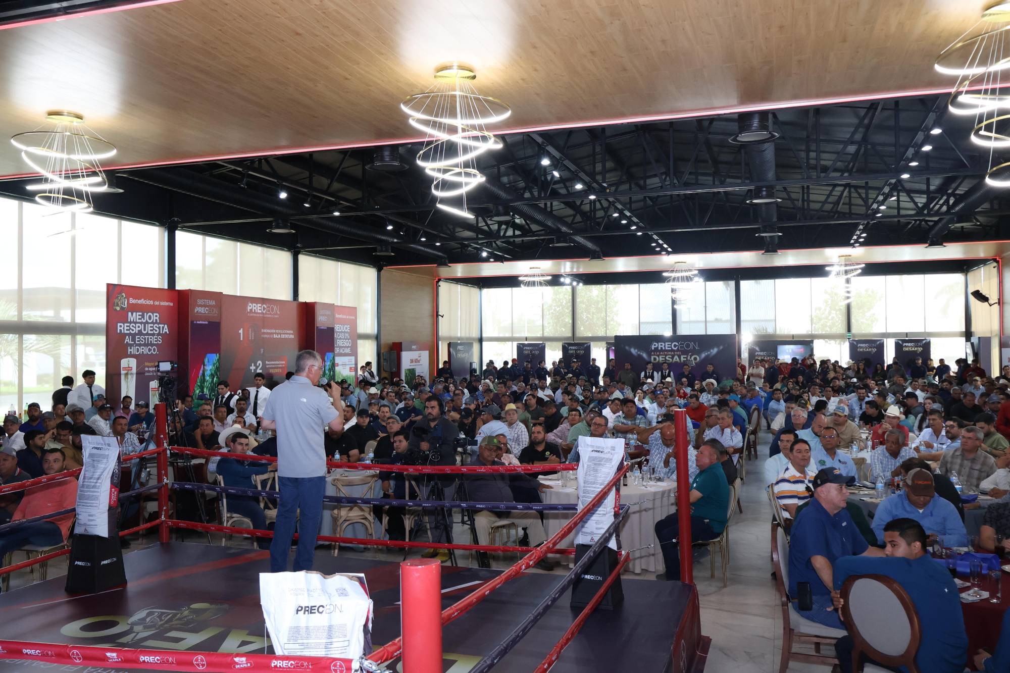 $!Productores de Culiacán, Sonora, Los Mochis, Navolato, entre otros acuden al evento.