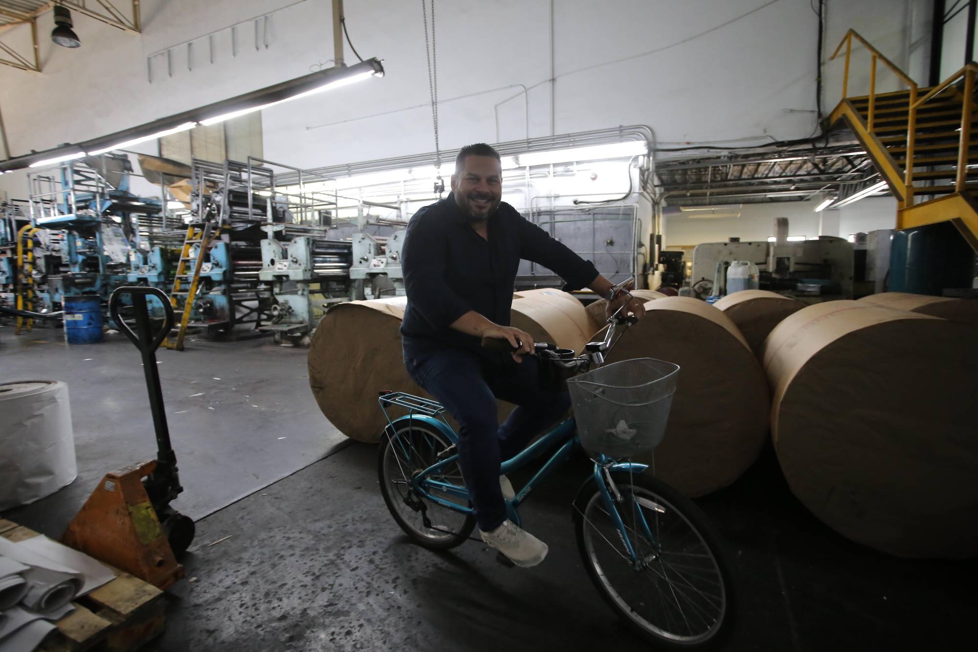 $!El cantante se mostró contento al concretar la grabación de su segundo álbum.