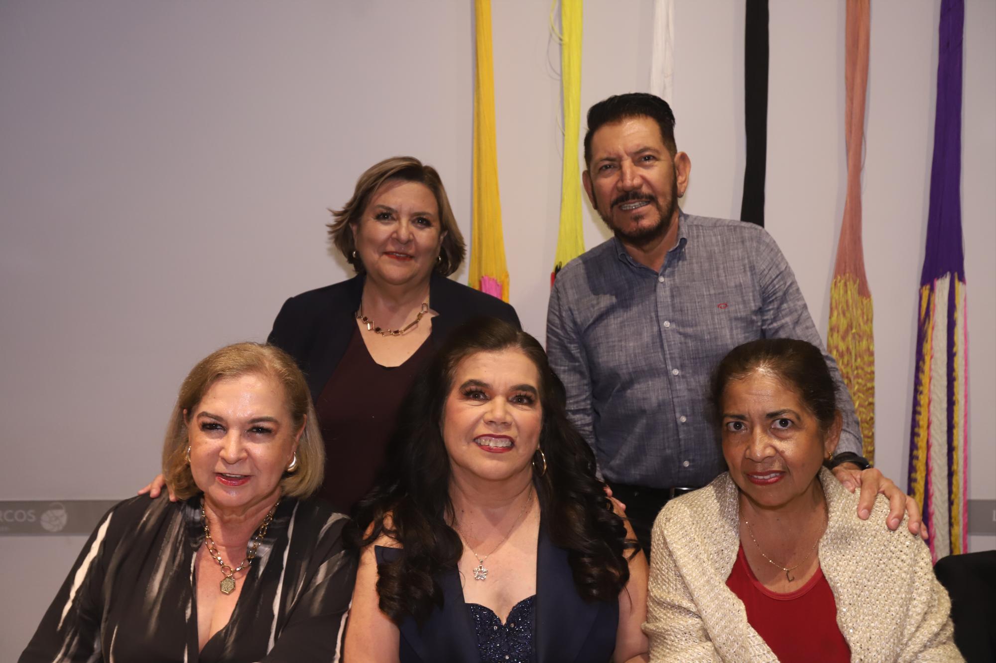 $!Evelia Zamarripa, José Quevedo, Paty Lizárraga, Juany Gaviño y Lupita Garay.