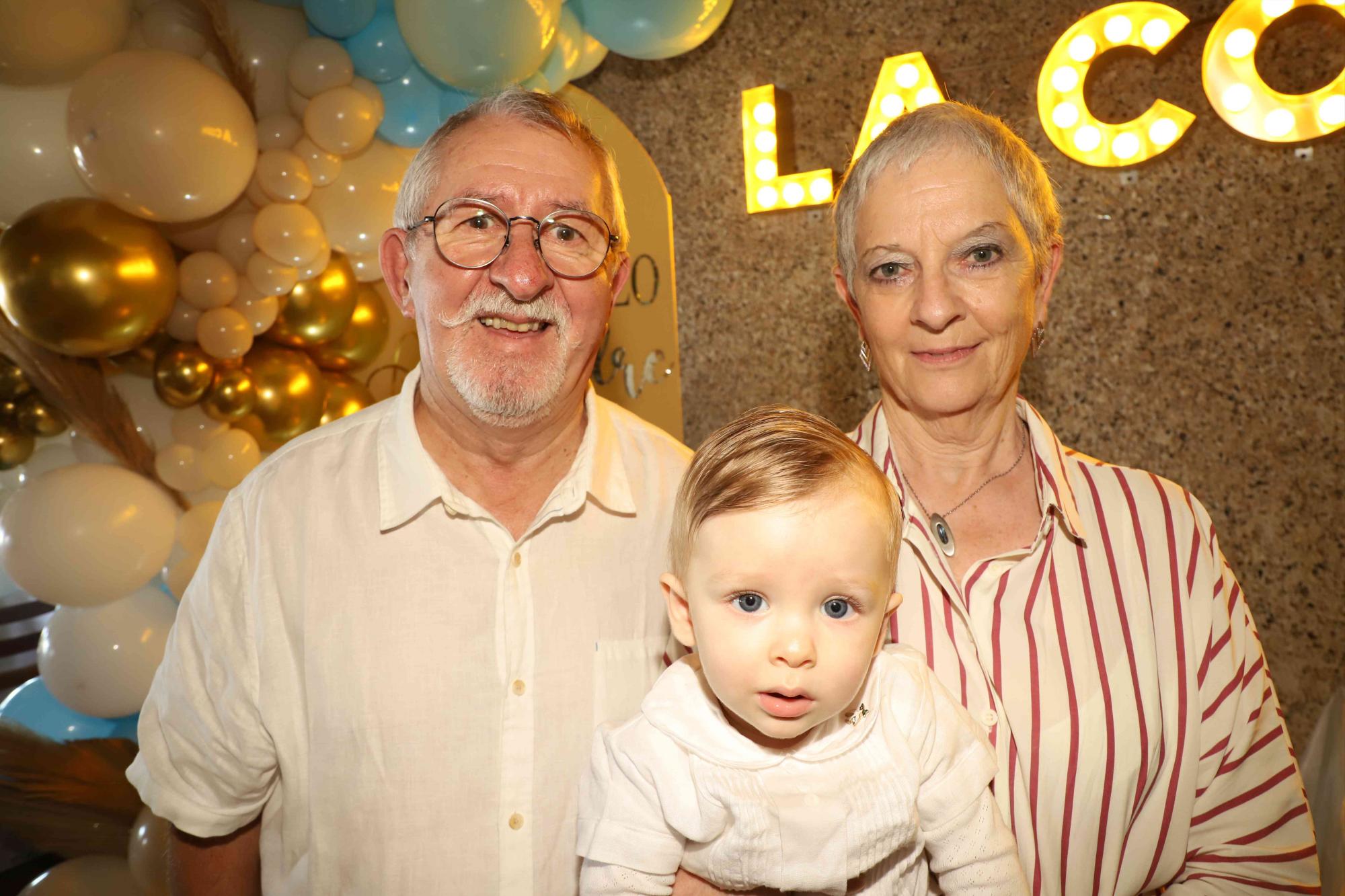 $!Alexandre con sus abuelitos paternos, Raymonde y Daniel Kerleau.