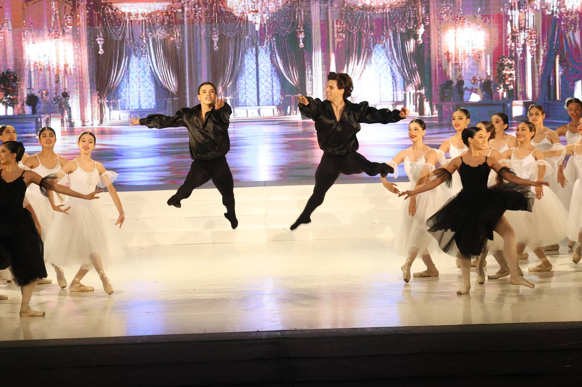 $!Cada coreografía destacó por la técnica, disciplina y expresividad de los artistas participantes.