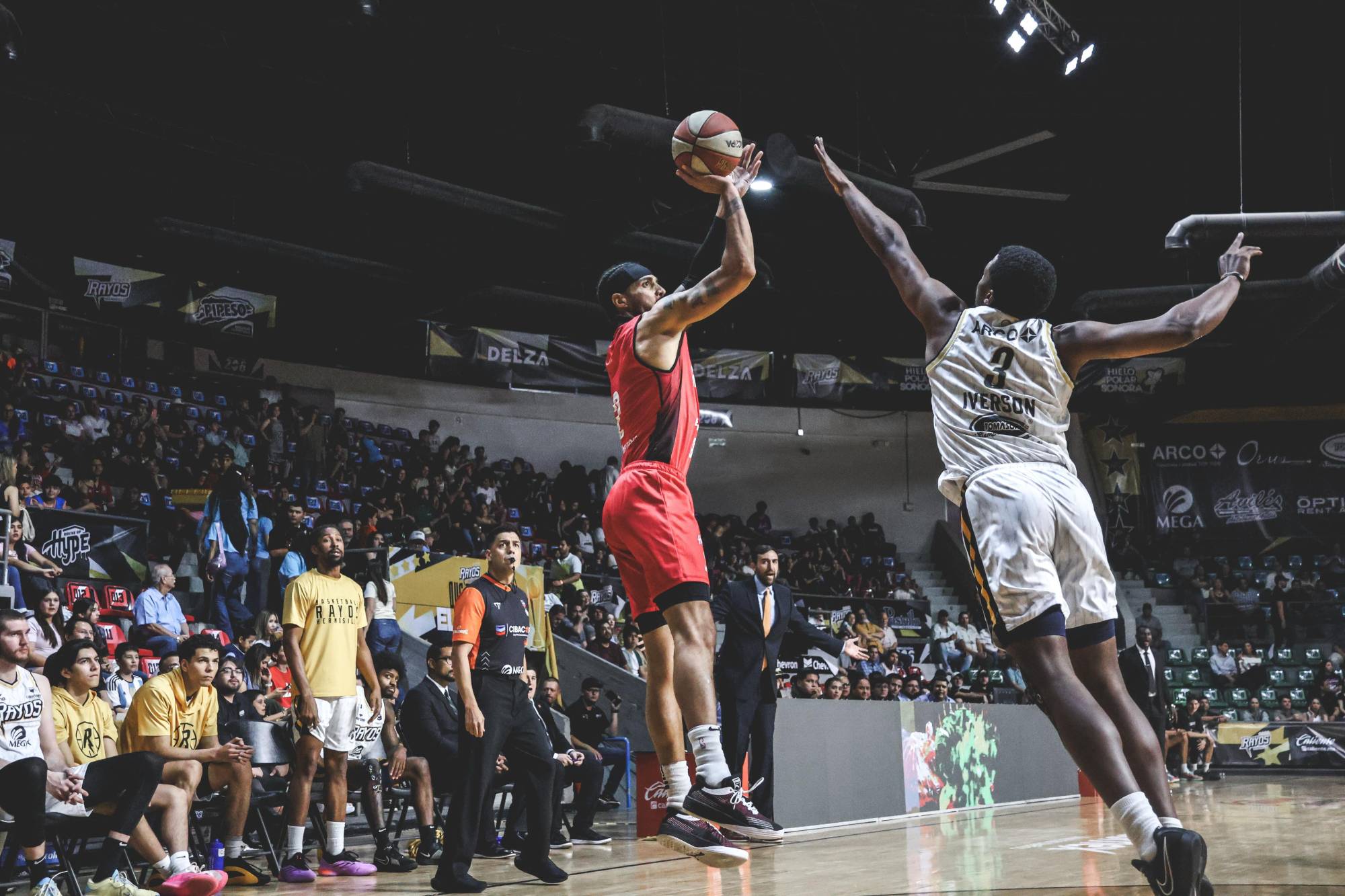 $!Venados Basketball no puede mantener la ventaja y cae en el primero de la serie ante Rayos