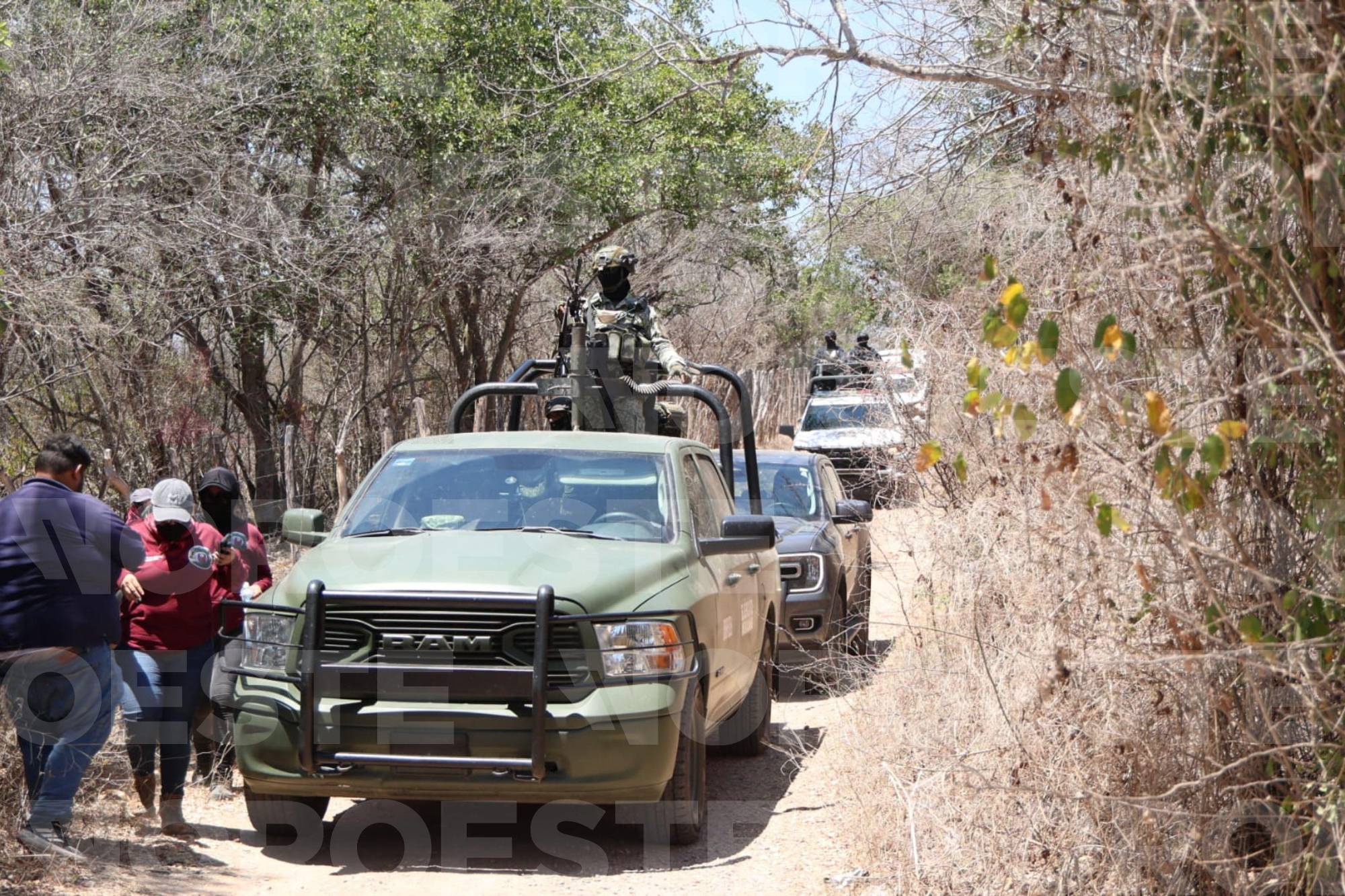 $!Buscadoras de Mazatlán encaran a funcionarias estatales para exigir apoyos y las ignoran