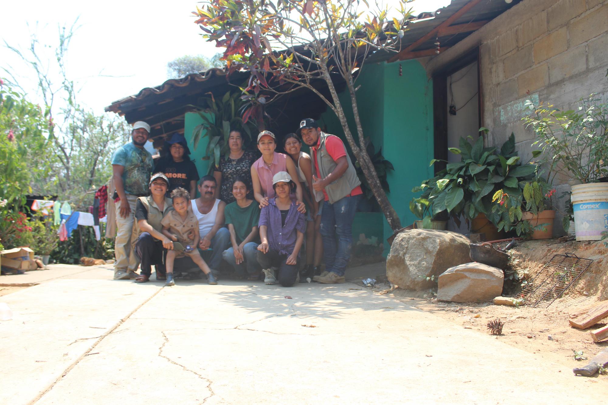 $!Equipo técnico de Wild Felids Conservation y equipo comunitario de Jaleaca de Catalán que participó en el trabajo de campo que resultó en el hallazgo de la especie.