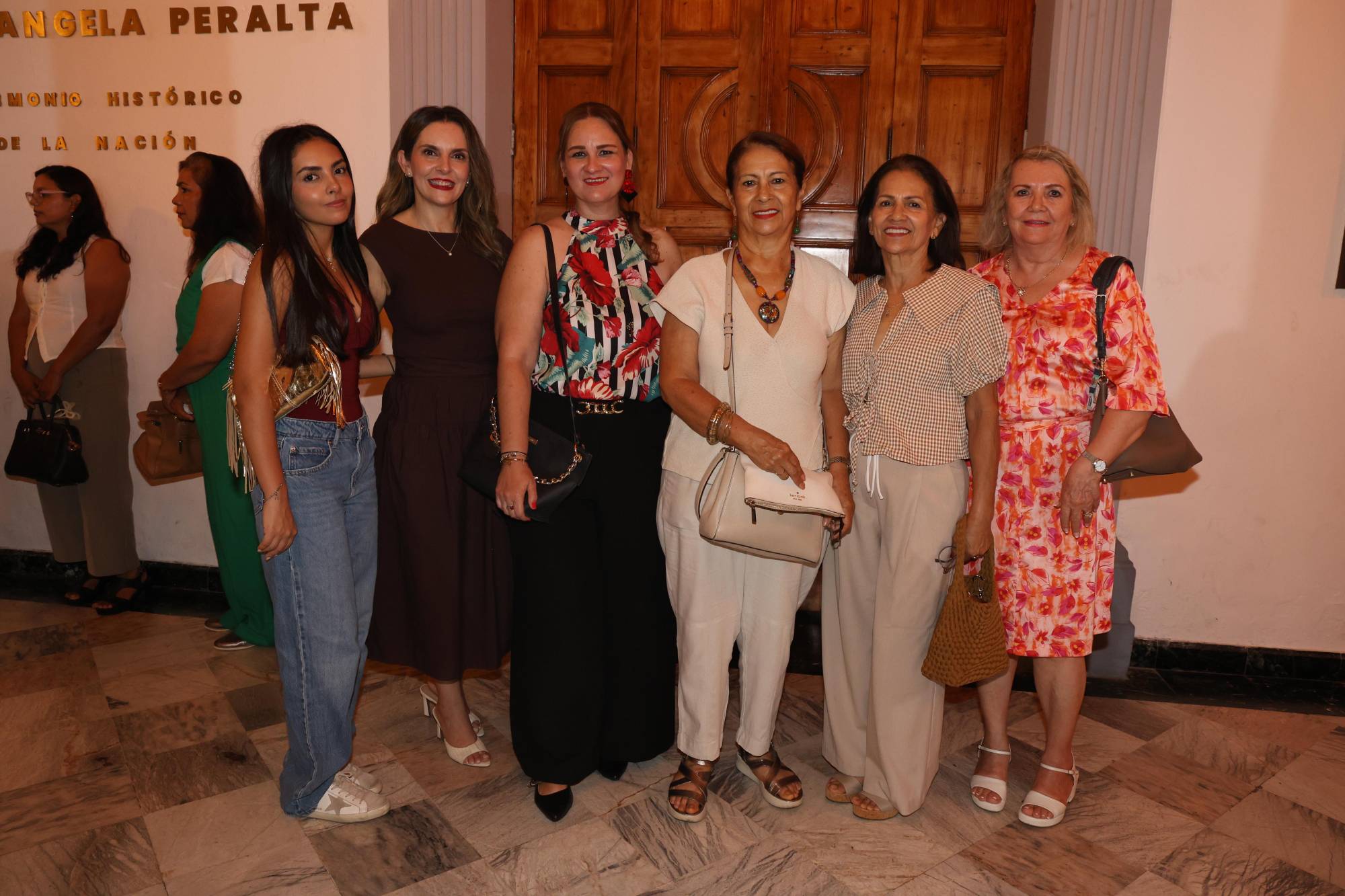 $!Sofía Godoy, Laura Kelly, Lizeth Rocha, Soledad Quintero, Beatriz Quintero y Nelly Osuna.