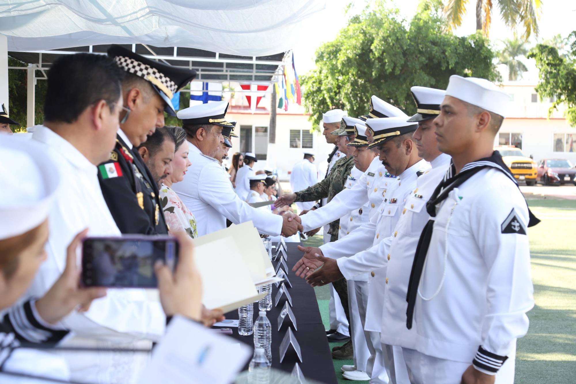 $!Armada de México celebra 200 años de independencia en la mar y entrega ascensos en Mazatlán