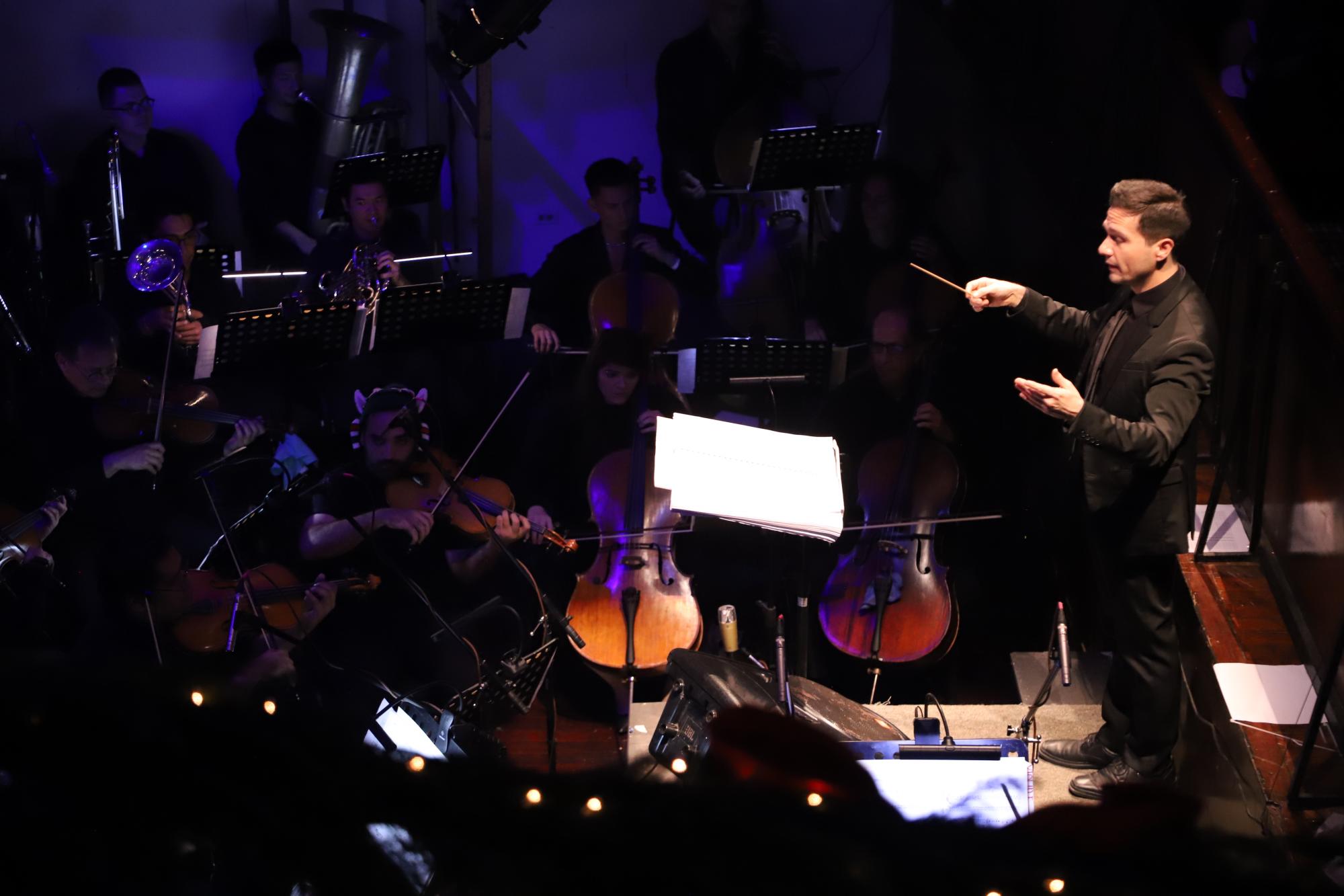 $!El maestro Sergio Freeman dirigió a la Camerata Mazatlán.