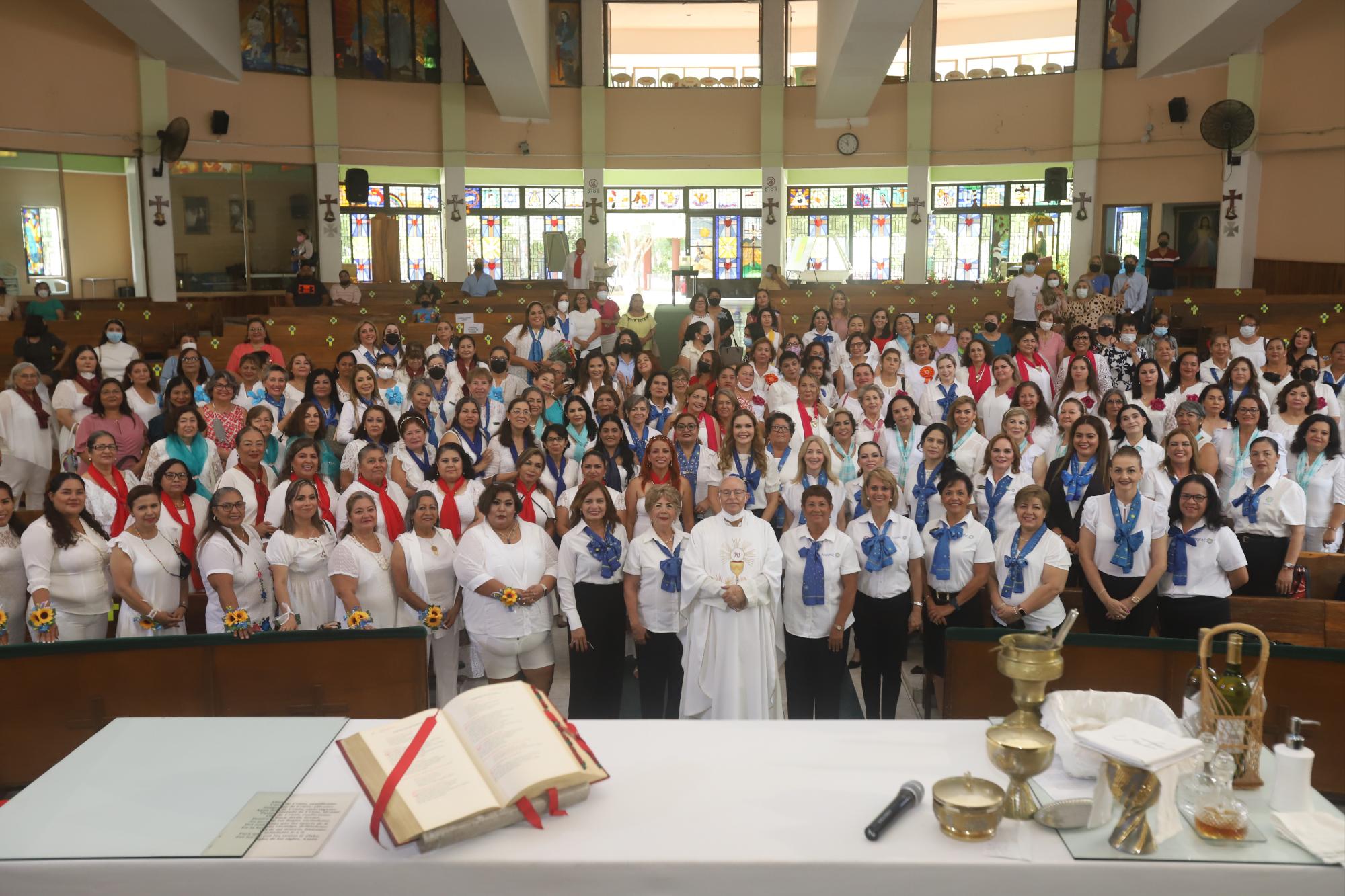 $!Integrantes de ANSPAC Mazatlán agradecen a Dios por culminar con éxito su nuevo ciclo escolar.