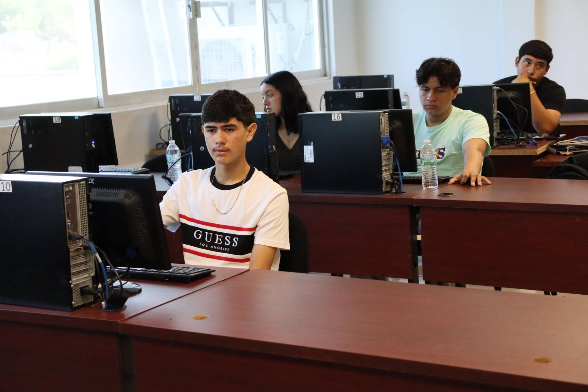 $!Aplica UTEsc segundo examen de ingreso a 110 nuevos aspirantes.