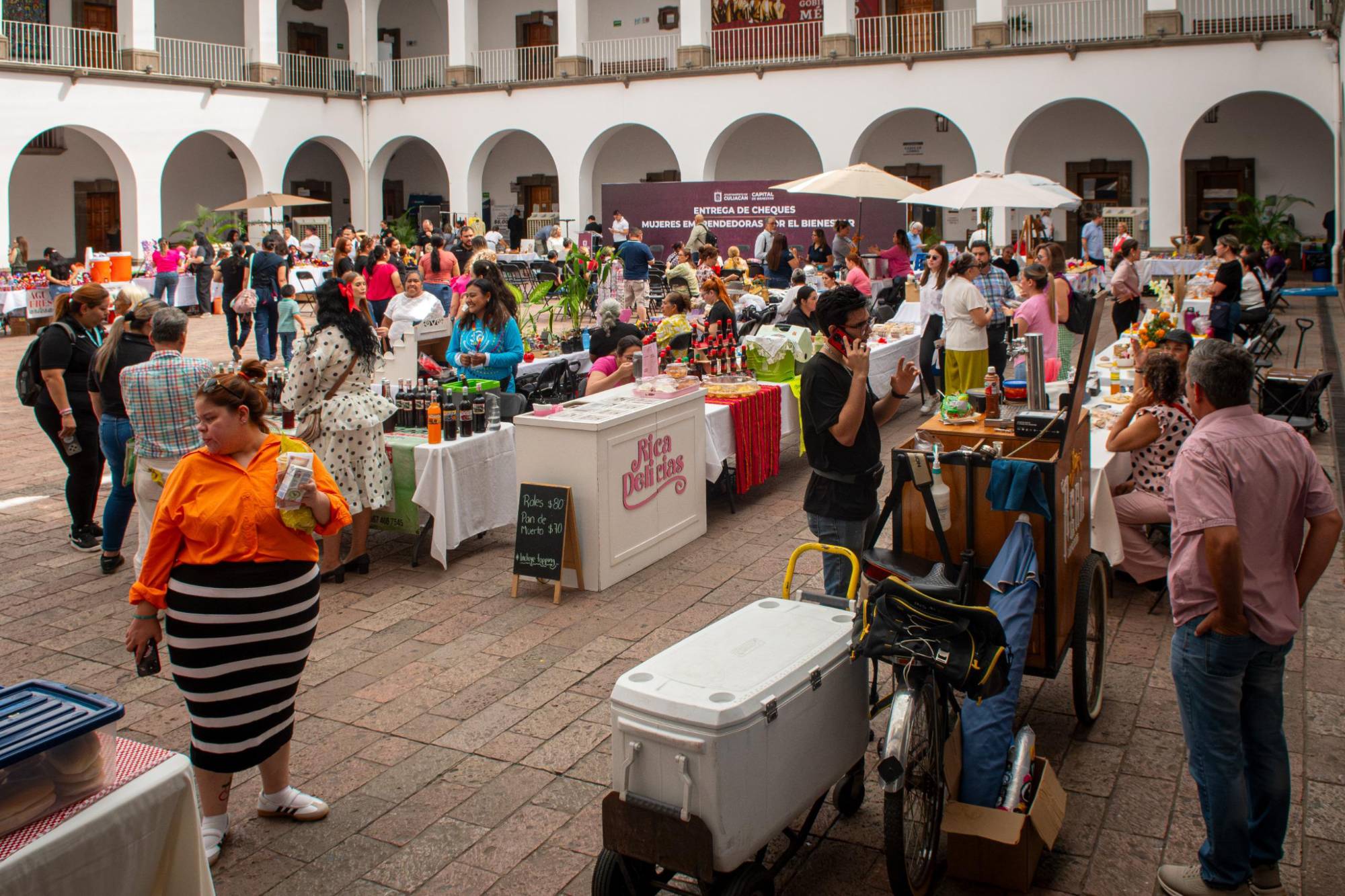 $!Emprendedoras locales dan vida al Bazar ‘Tradiciones de Otoño’ en Culiacán