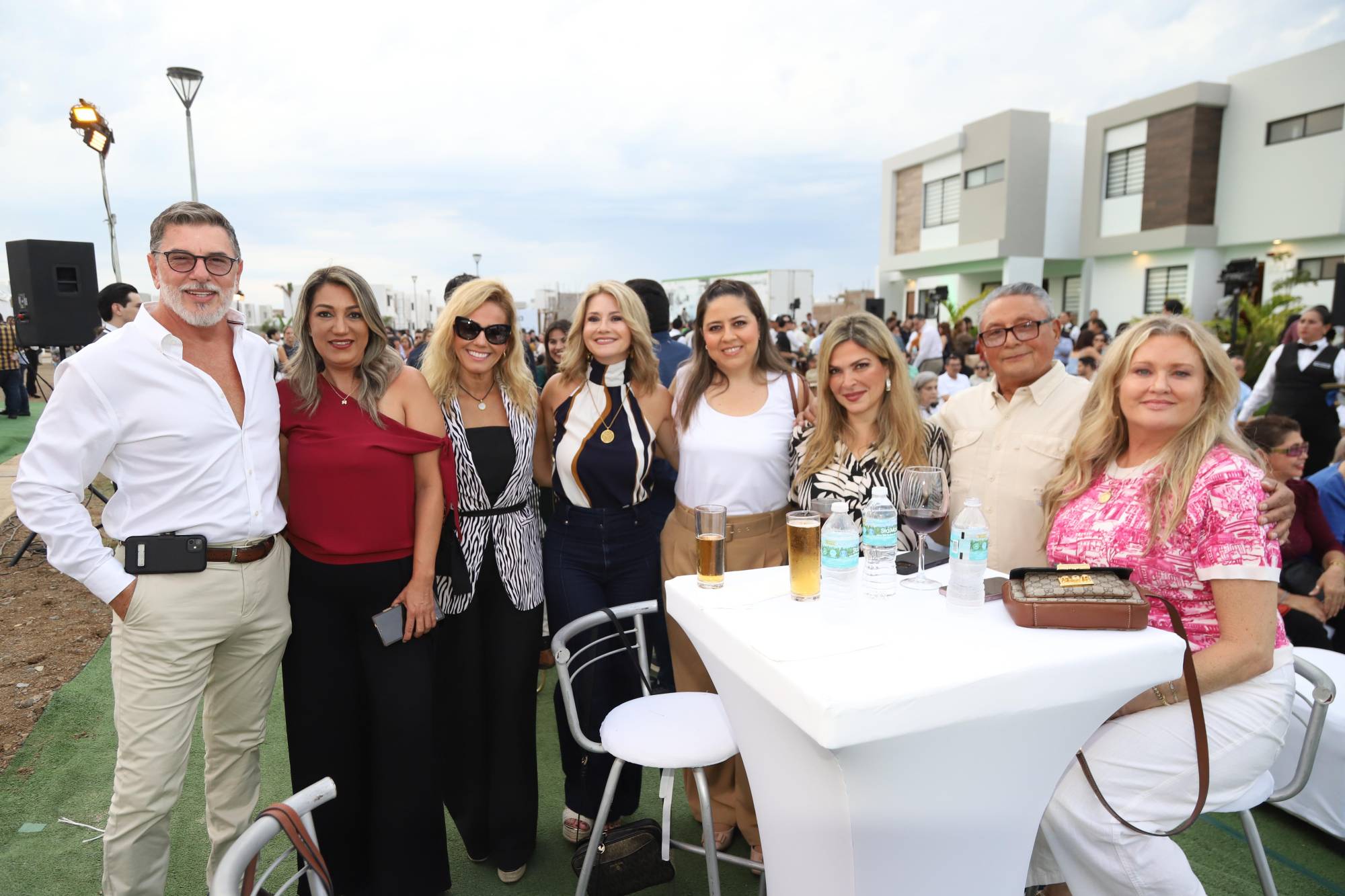 $!Gerardo Espinosa de los Monteros, Janis López Portillo, Natalia Sañudo, Gabriela Hernández, Addy Montoya, Lissy Bernal, Sadot Hernández y Nathaly West.