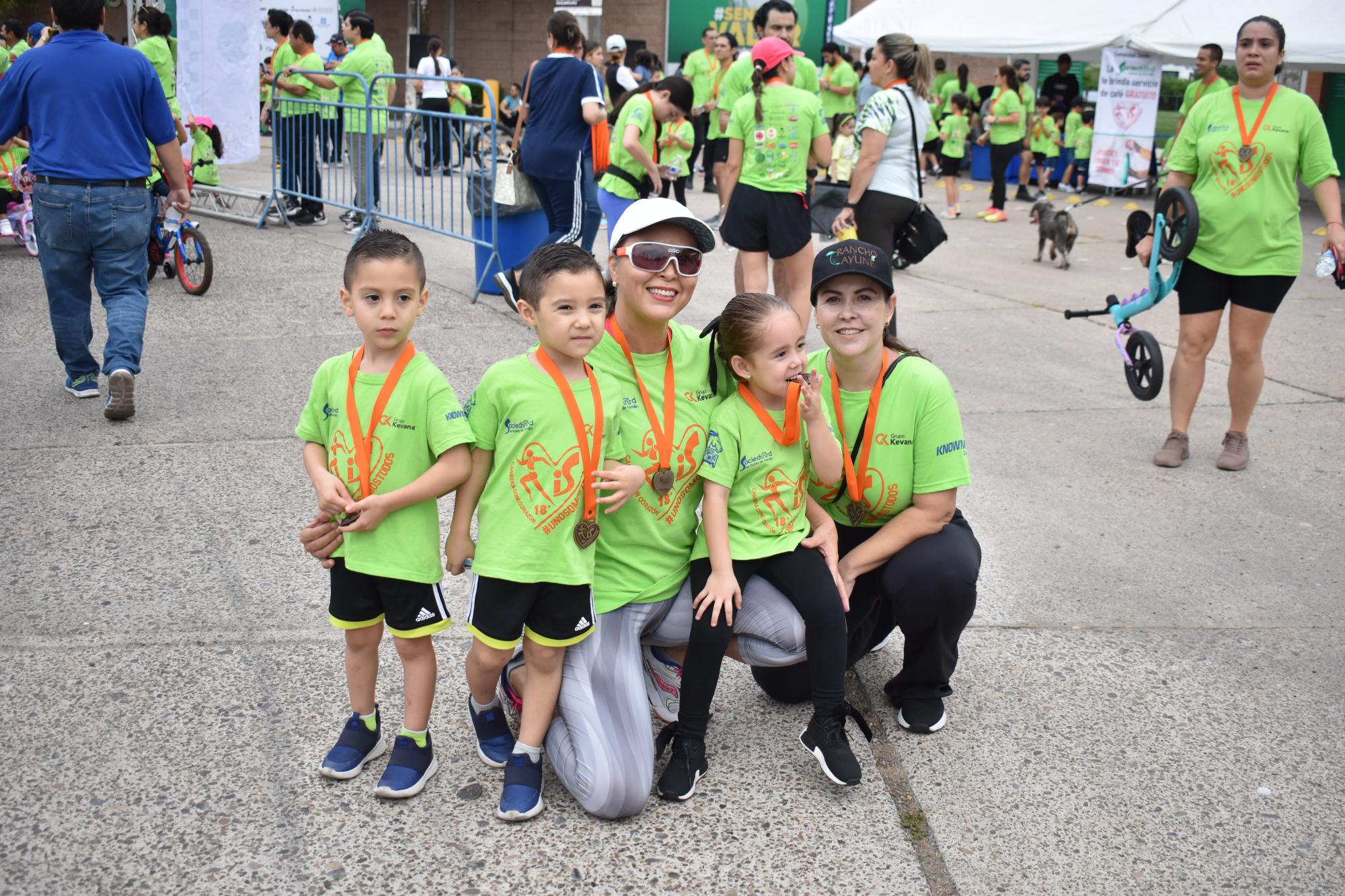 $!Wendy Chan, Irma Ríos y los niños Yohan y Yoang Chang y Roberta Tapia.