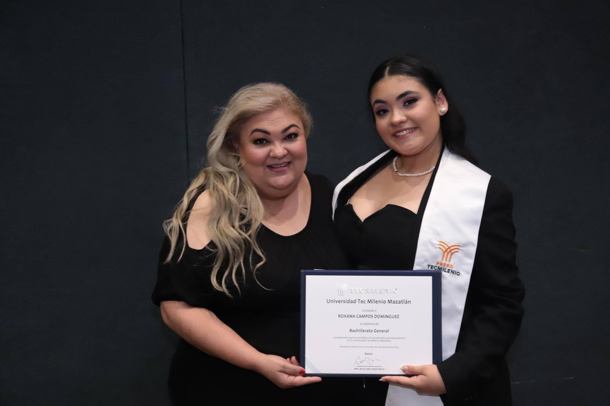 $!Roxana Domínguez de Campos y Roxana Campos.