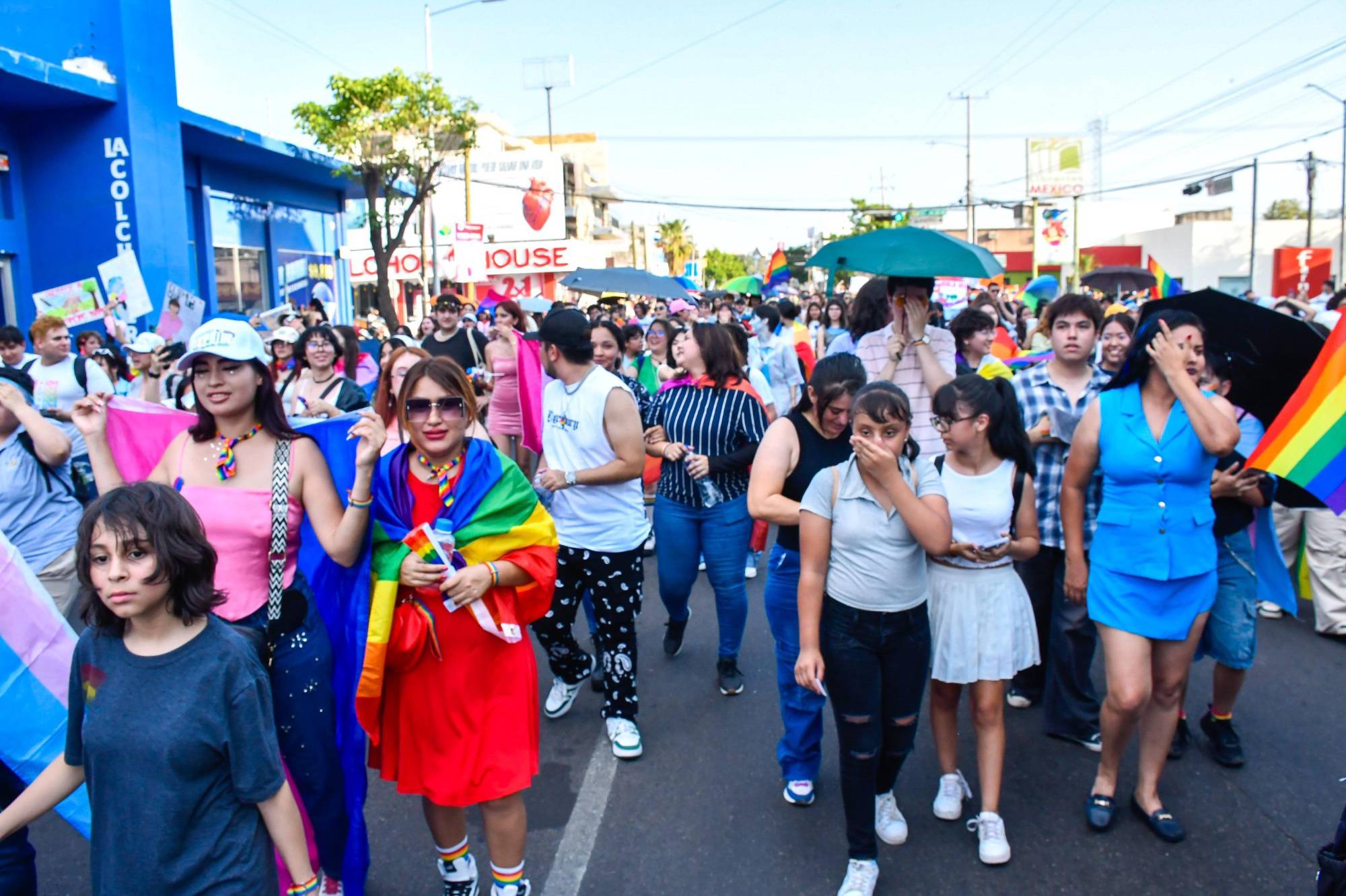 $!Lanzan llamado a la paz y a la inclusión en Marcha de la Diversidad Sexual en Culiacán
