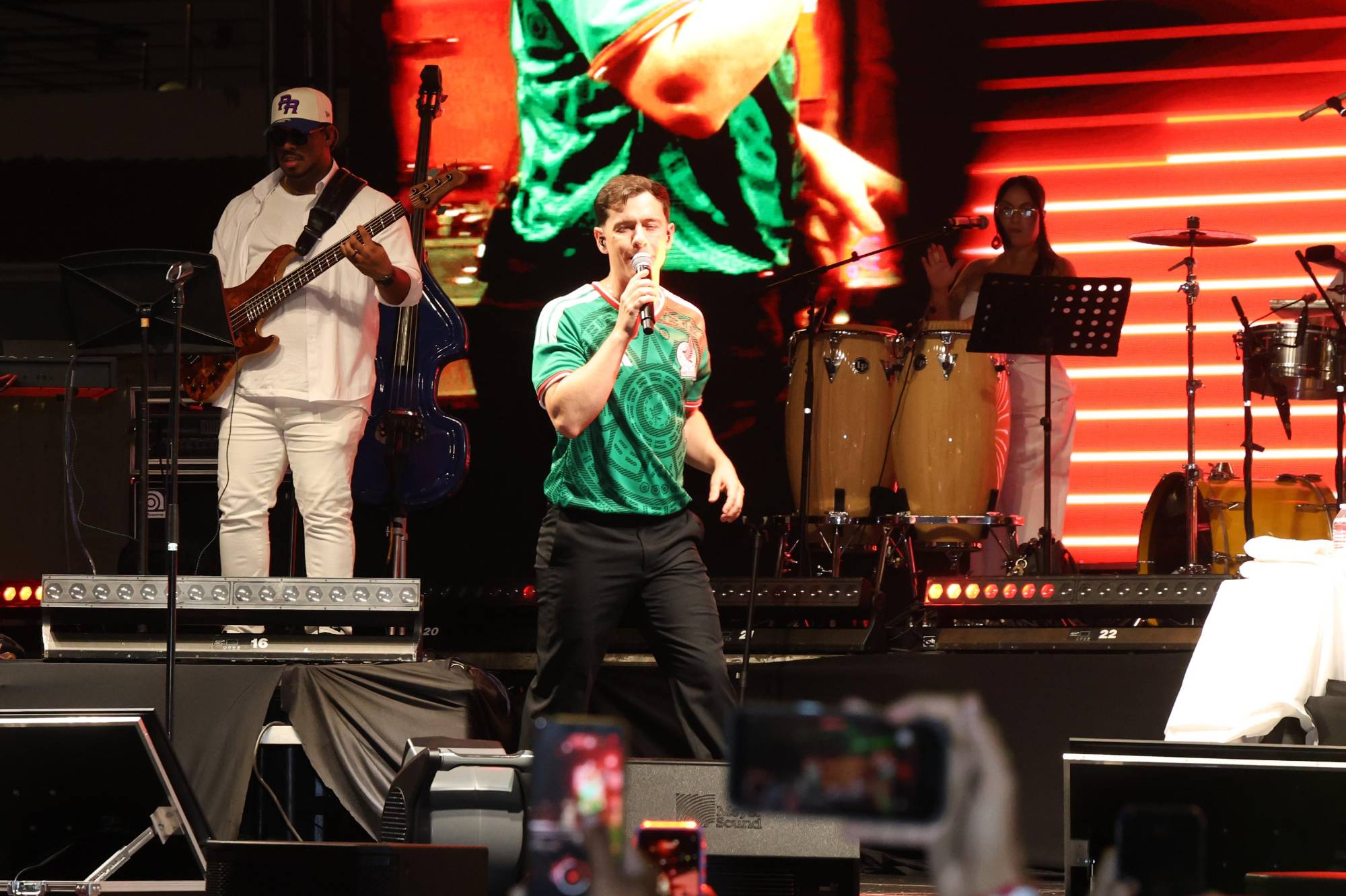 $!El cantante puertorriqueño Guaynaa, quien hizo cantar y bailar a los presentes con algunos de sus temas más populares.