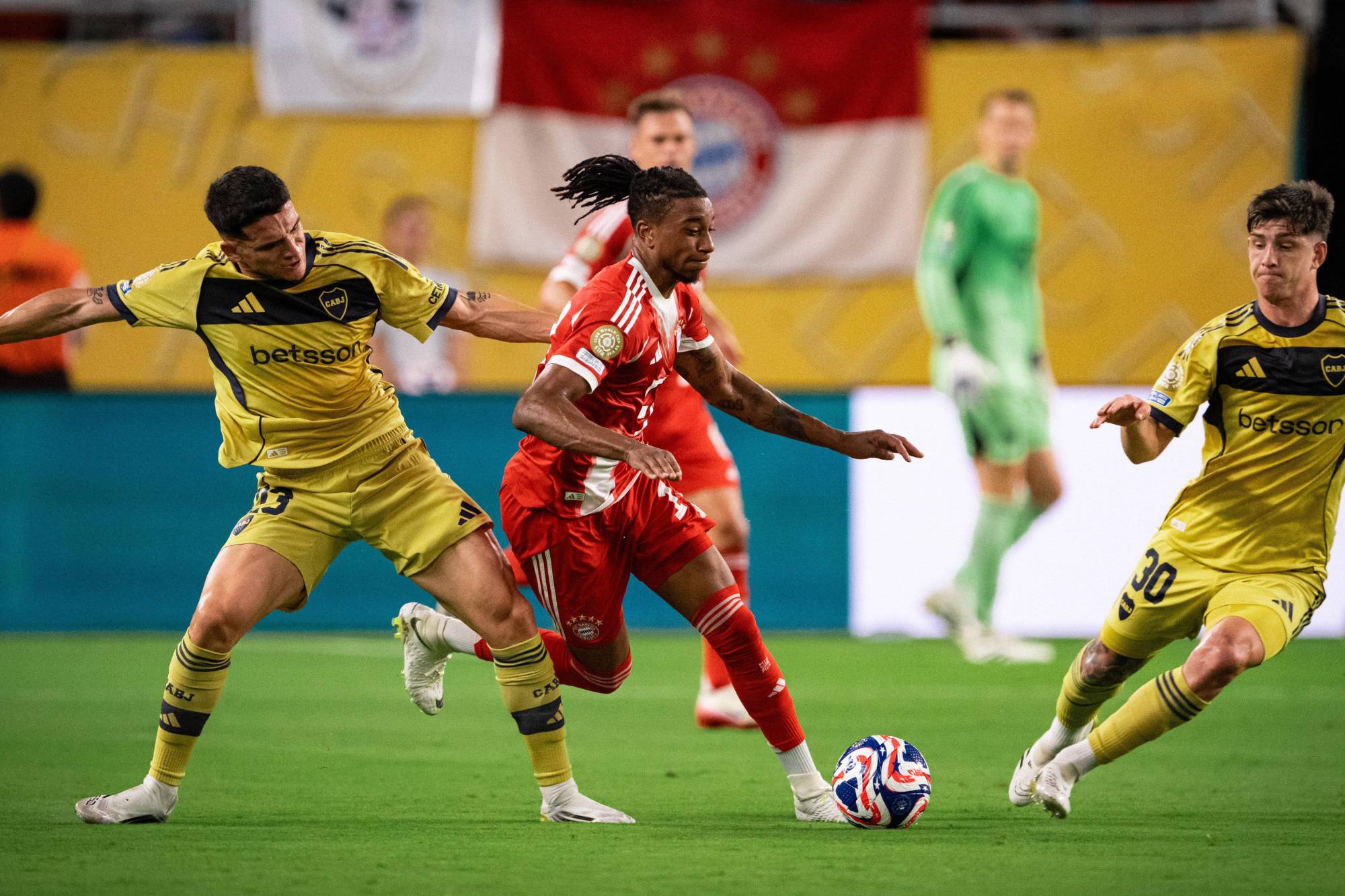 $!El Bayern se sobrepone a la ‘mini Bombonera’ y se clasifica a los octavos del Mundial