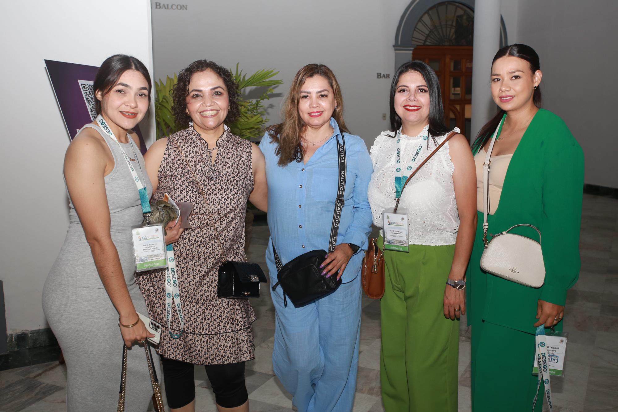 $!Ángela Guerrero, Milagros Montes, Nubia Leal, Luz Bastidas y Livia Gazca.
