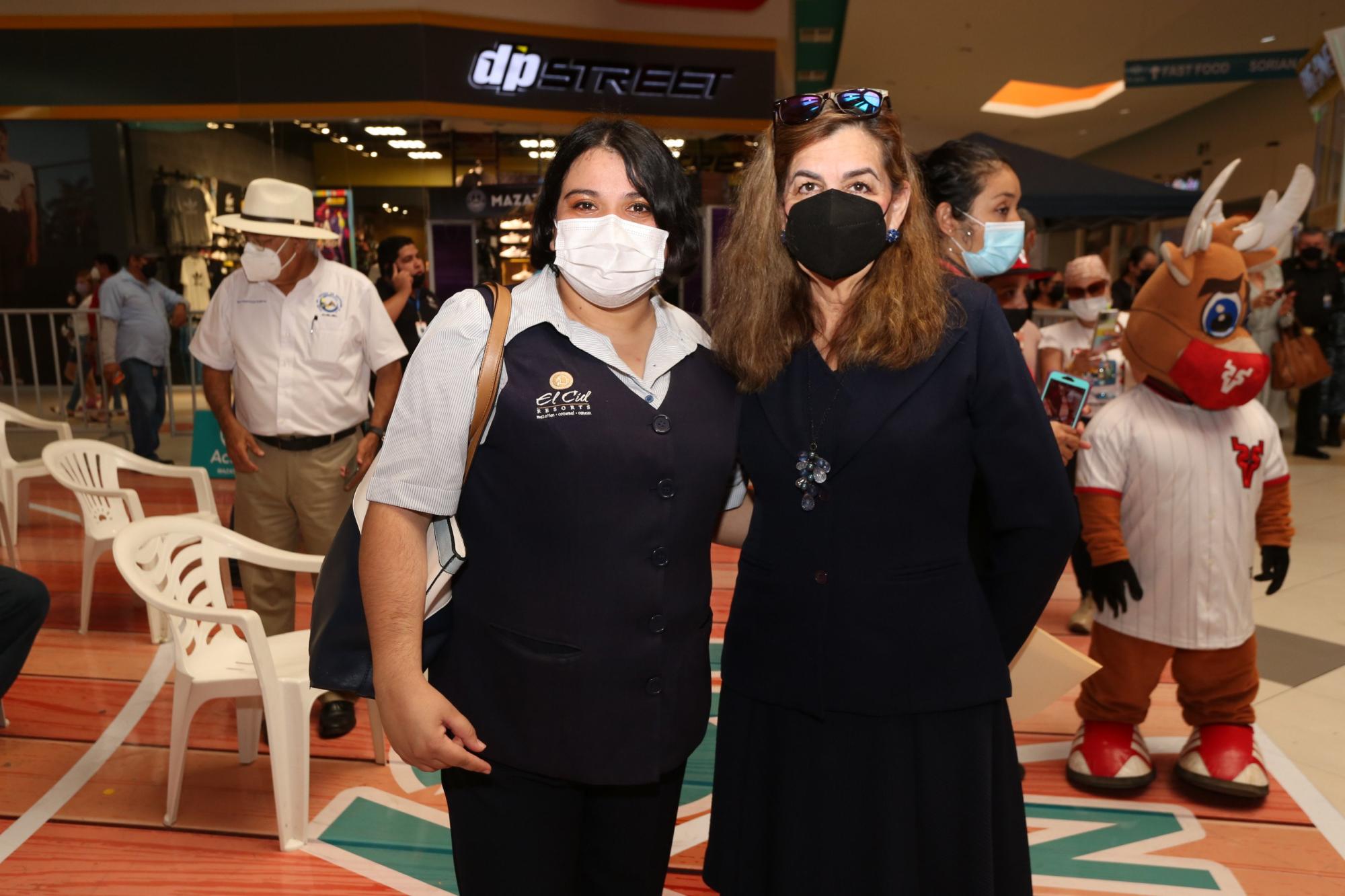 $!Shoensttath Sainz y Wanda Thompson.