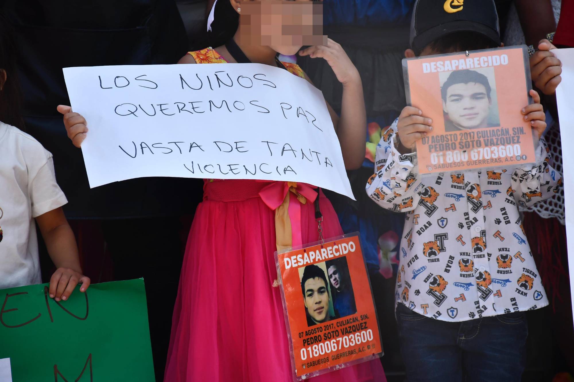 $!Niños con familiares desaparecidos festejan su día con marcha a la Fiscalía de Sinaloa