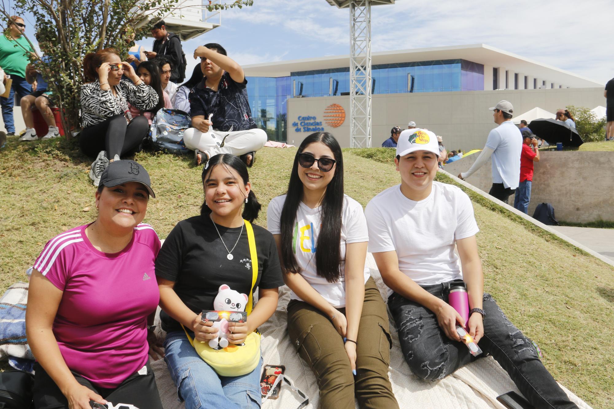 $!Miriam Hernández, Gabriela Acosta, Miriam Acosta y Alejandro Beltrán.