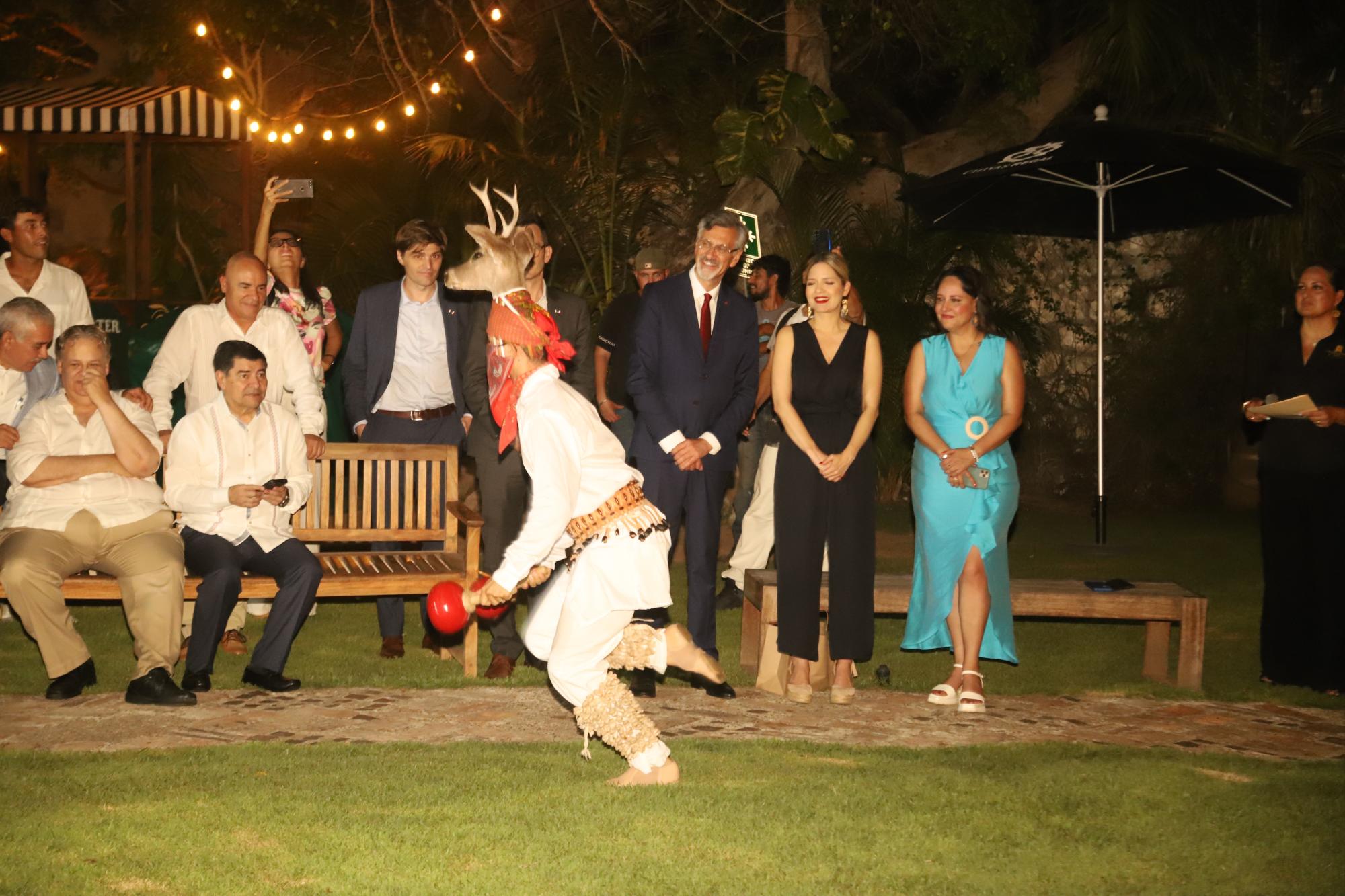 $!La danza del Venado se presentó en el coctel.