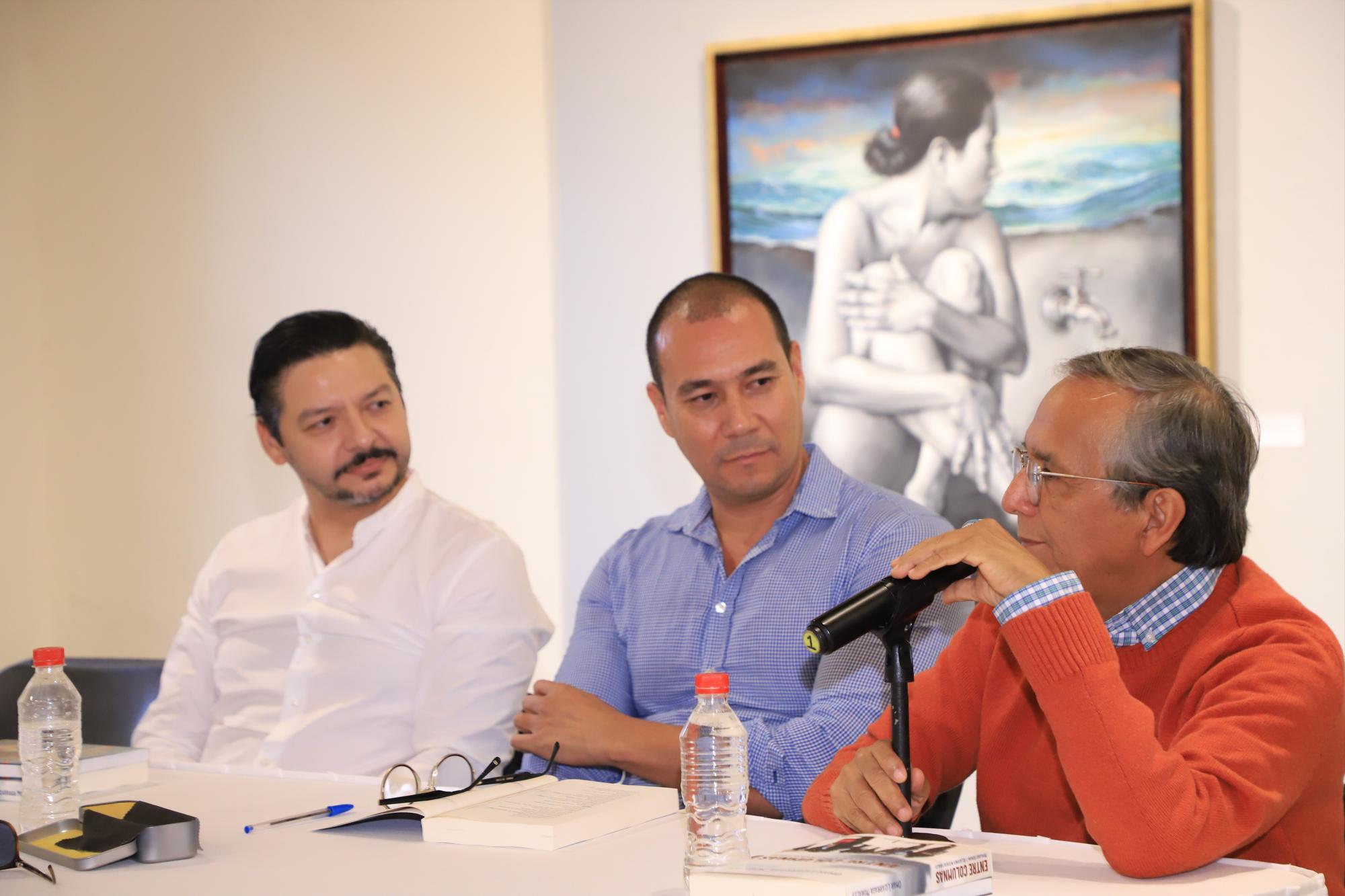 $!Arturo Santamaría fue uno de los presentadores del libro.