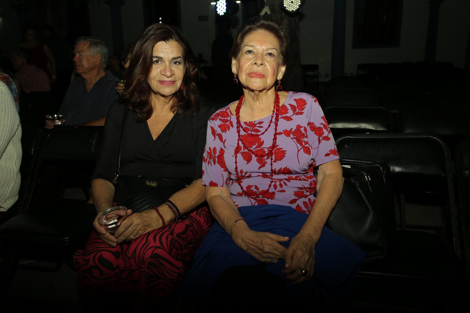 $!Wanda Thompson de Osuna y Martha Torres.
