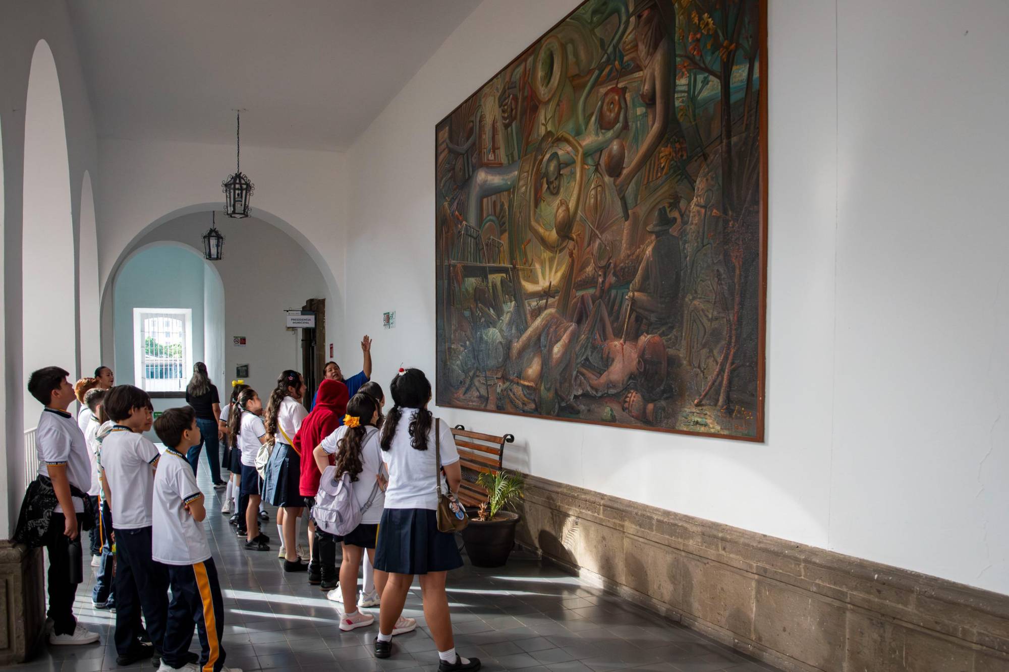 $!Conocen alumnos de la primaria Eustaquio Buelna la historia del Ayuntamiento de Culiacán
