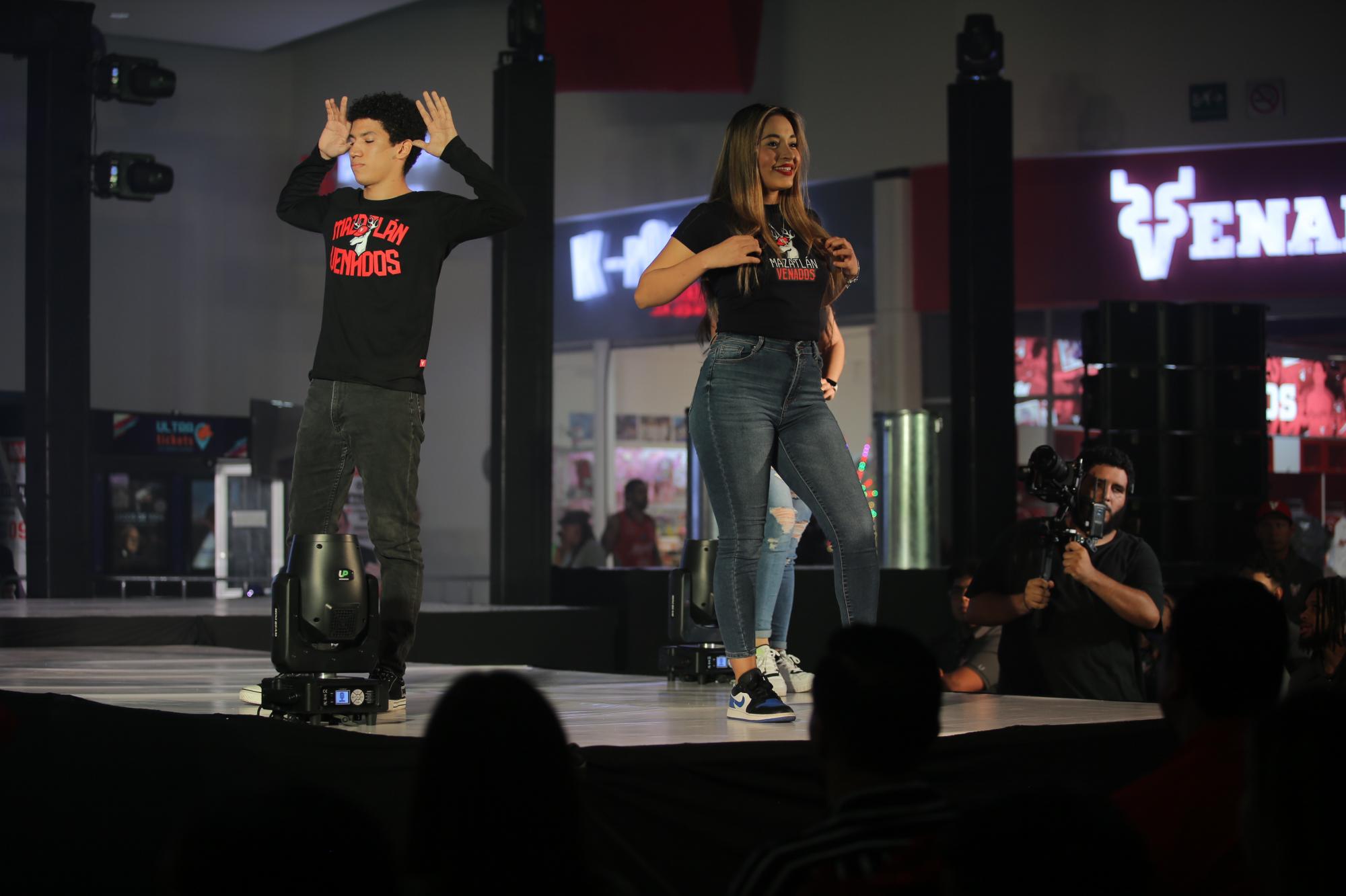 $!Modelos de la tienda Venados muestran las nuevas prendas del club.