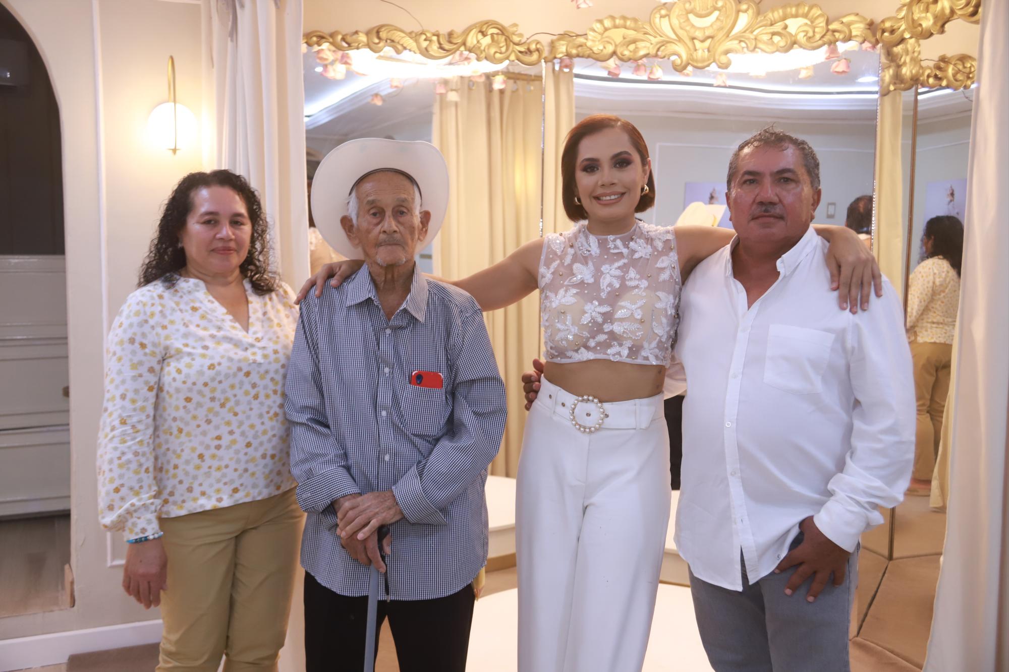 $!Reina Isabel Aguilar, Isabel Aguilar, Anahí y Salvador Rodríguez