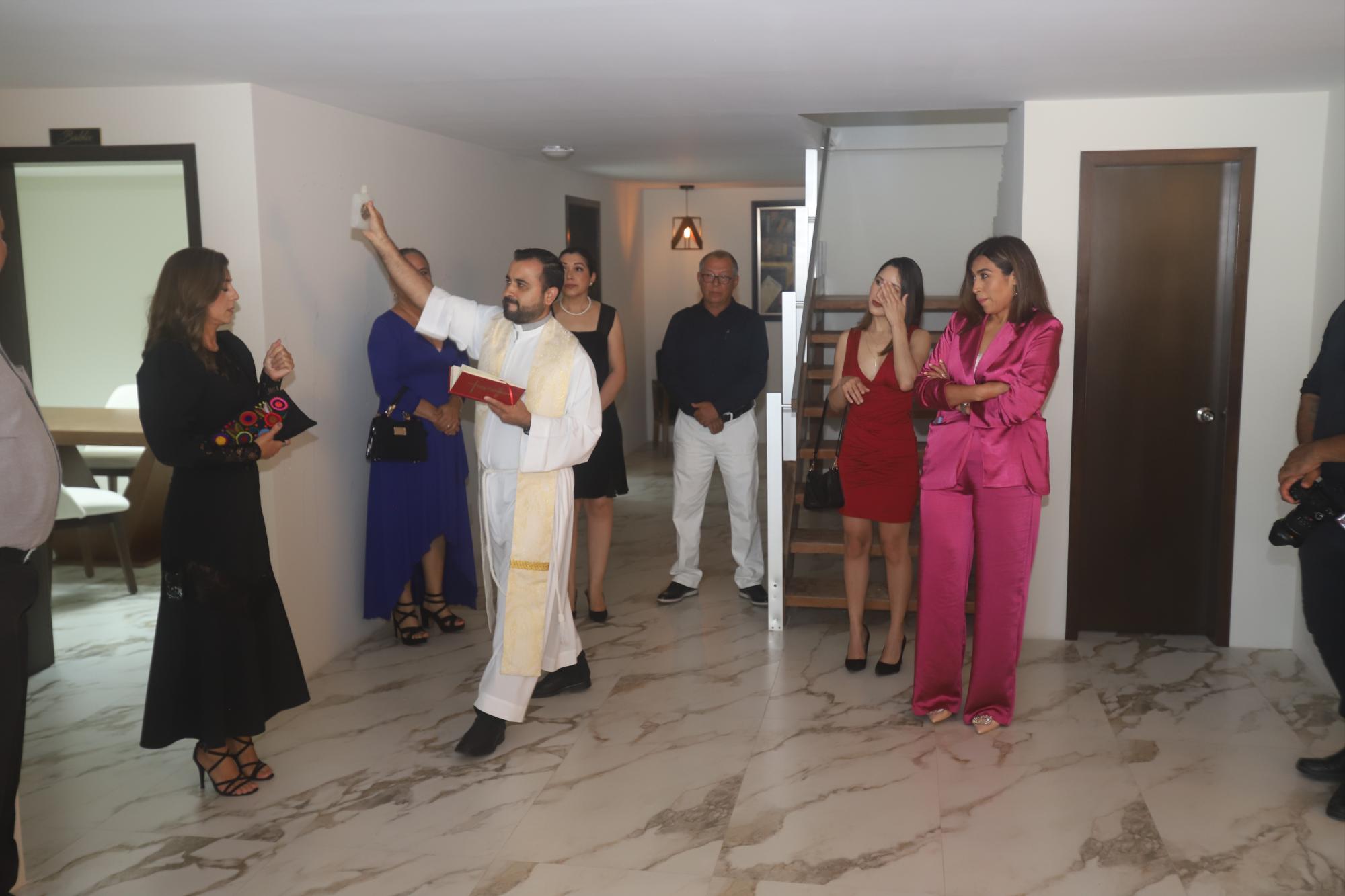 $!El Padre Armando Durán fue el encargado de bendecir las instalaciones.