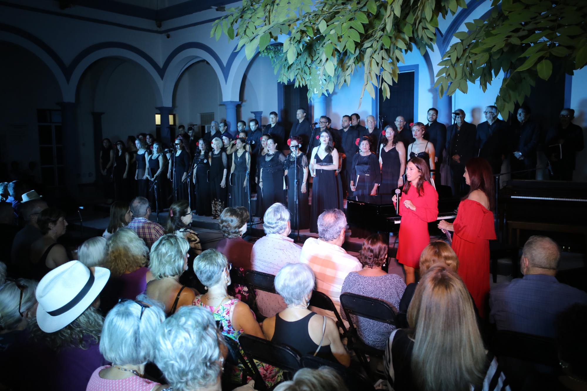 $!Gabriela Ramírez Landeros, presidenta del Patronato de Orfanatorio, expresó unas palabras a los asistentes.