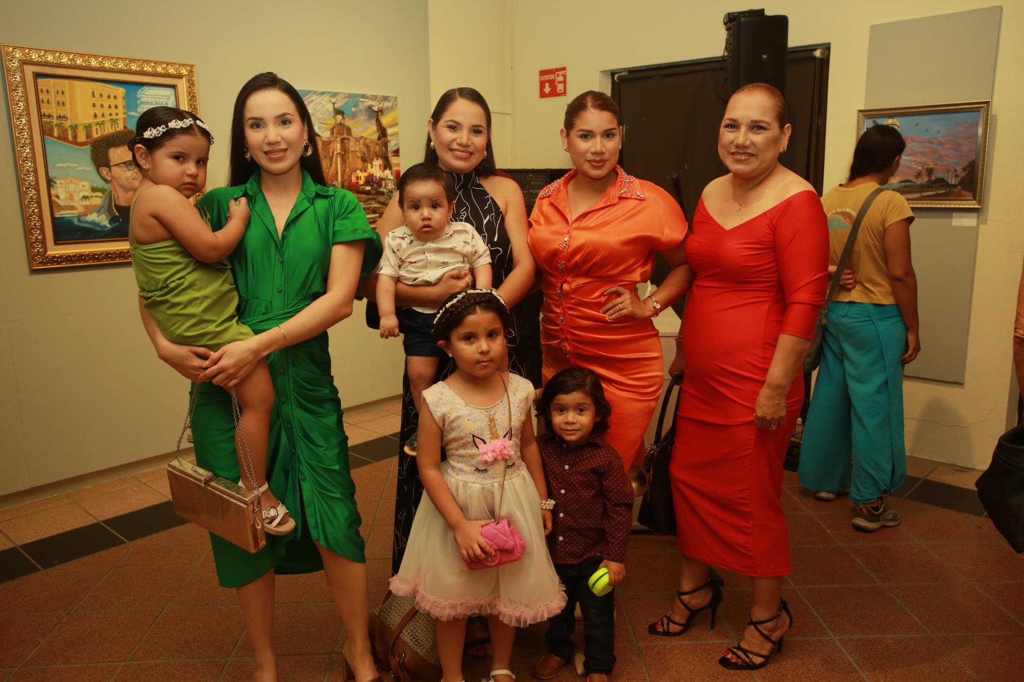 $!Integrantes de la Familia Martínez estuvieron presentes en la inauguración.