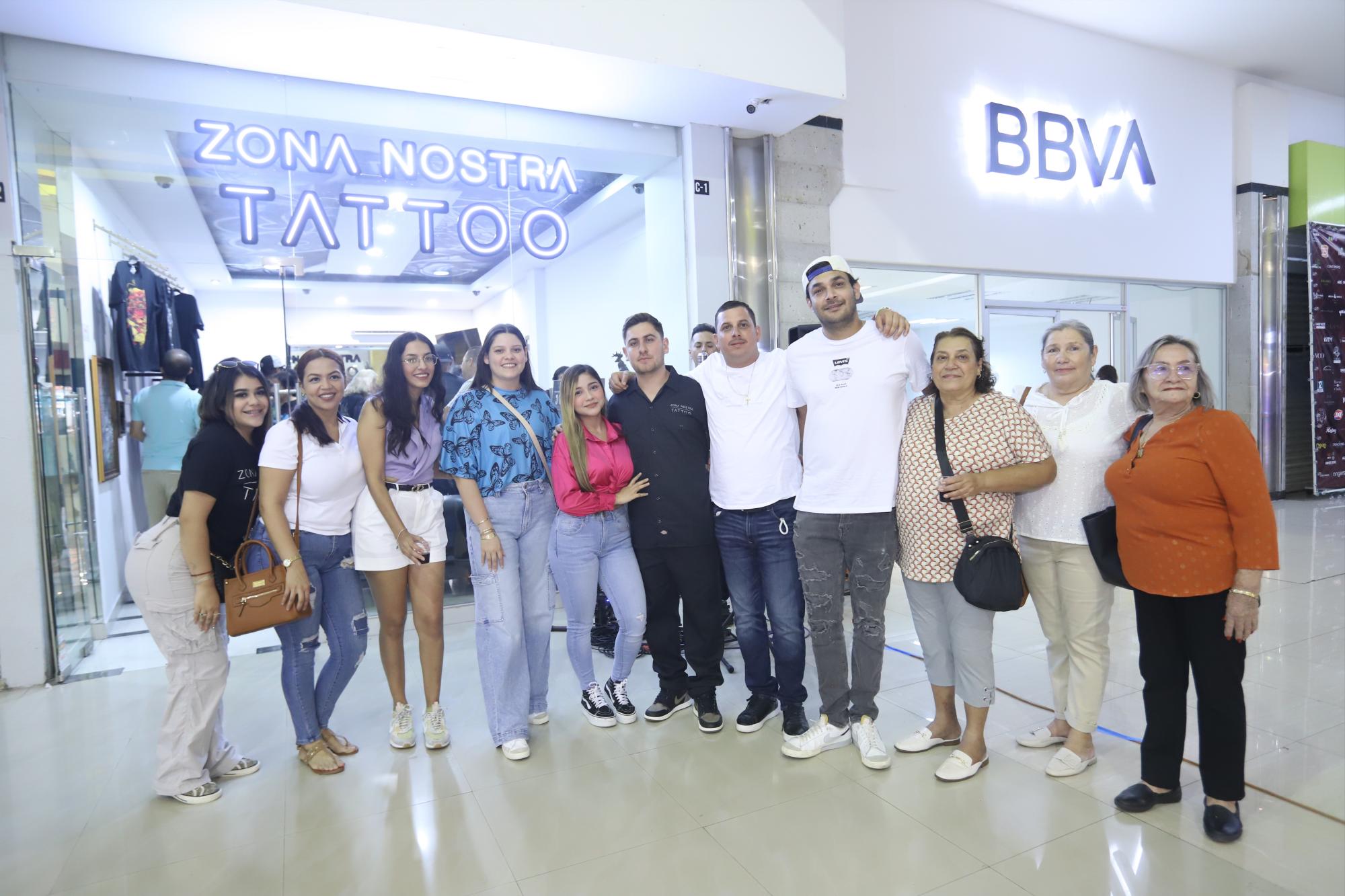 $!Bryan Zataráin entre sus familiares.