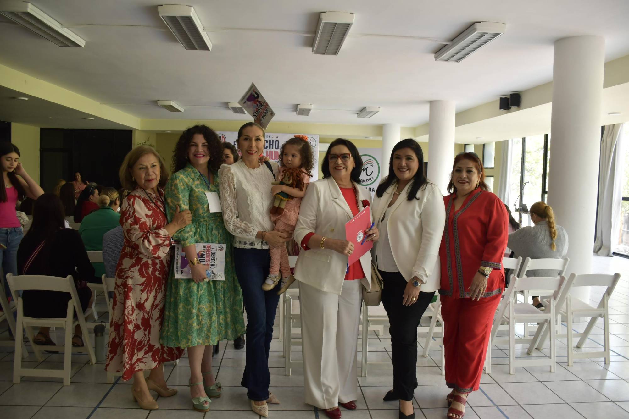 $!Las damas priistas se dieron cita para escuchar la charla.