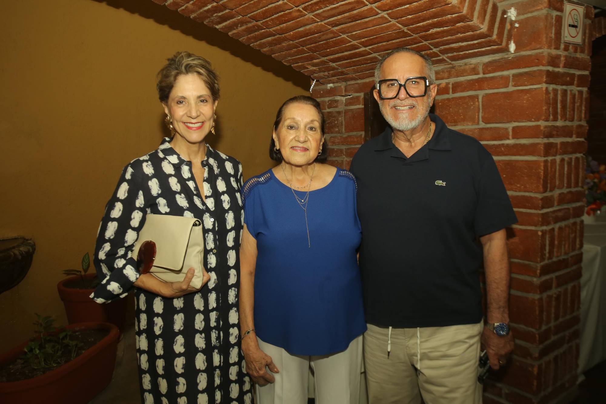 $!Lucía Pinto de Toledo y Antonio Toledo Ortiz con la cumpleañera.