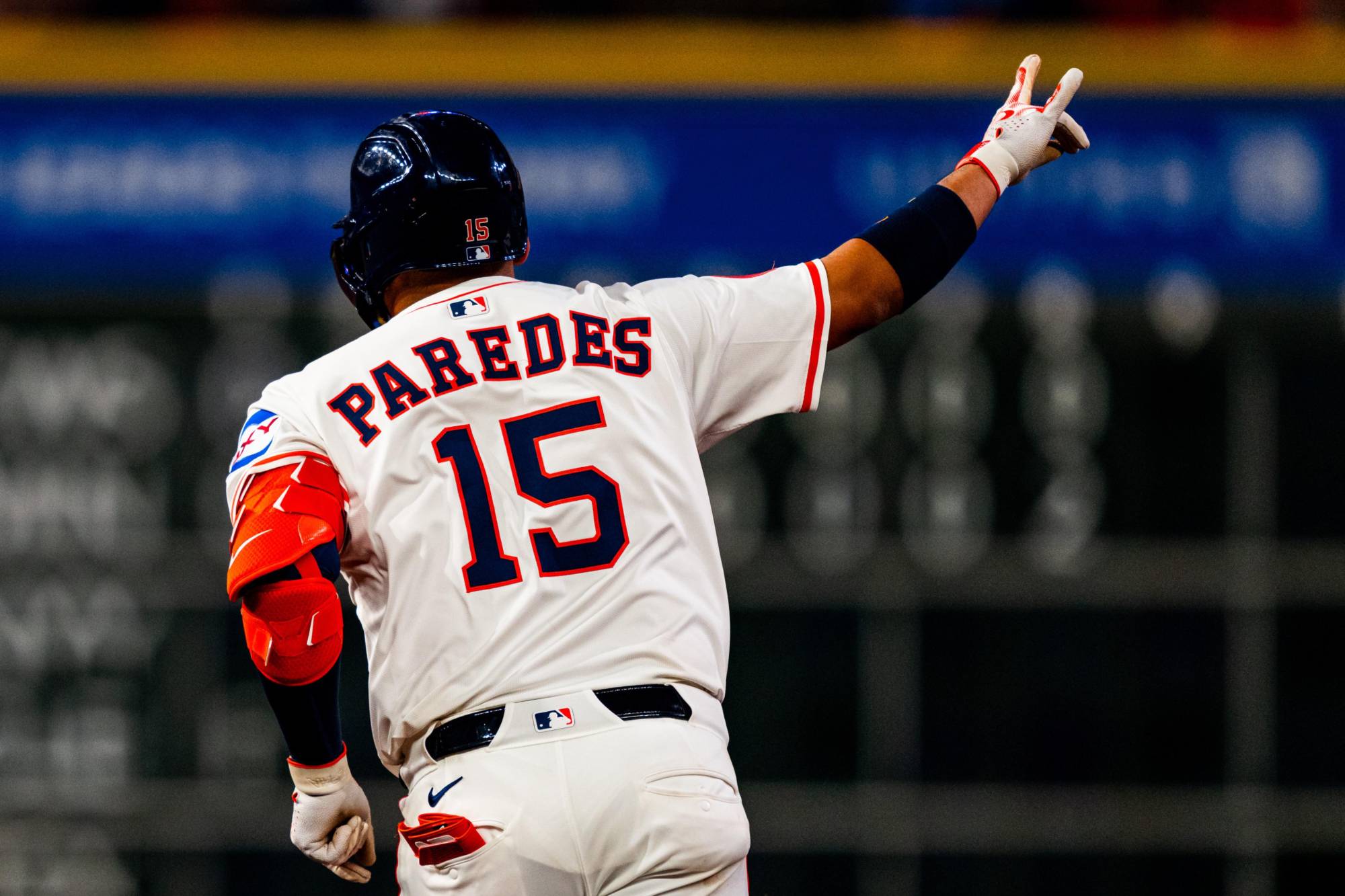 $!Entre rumores de cambio, Isaac Paredes se concentra en rendir en el terreno