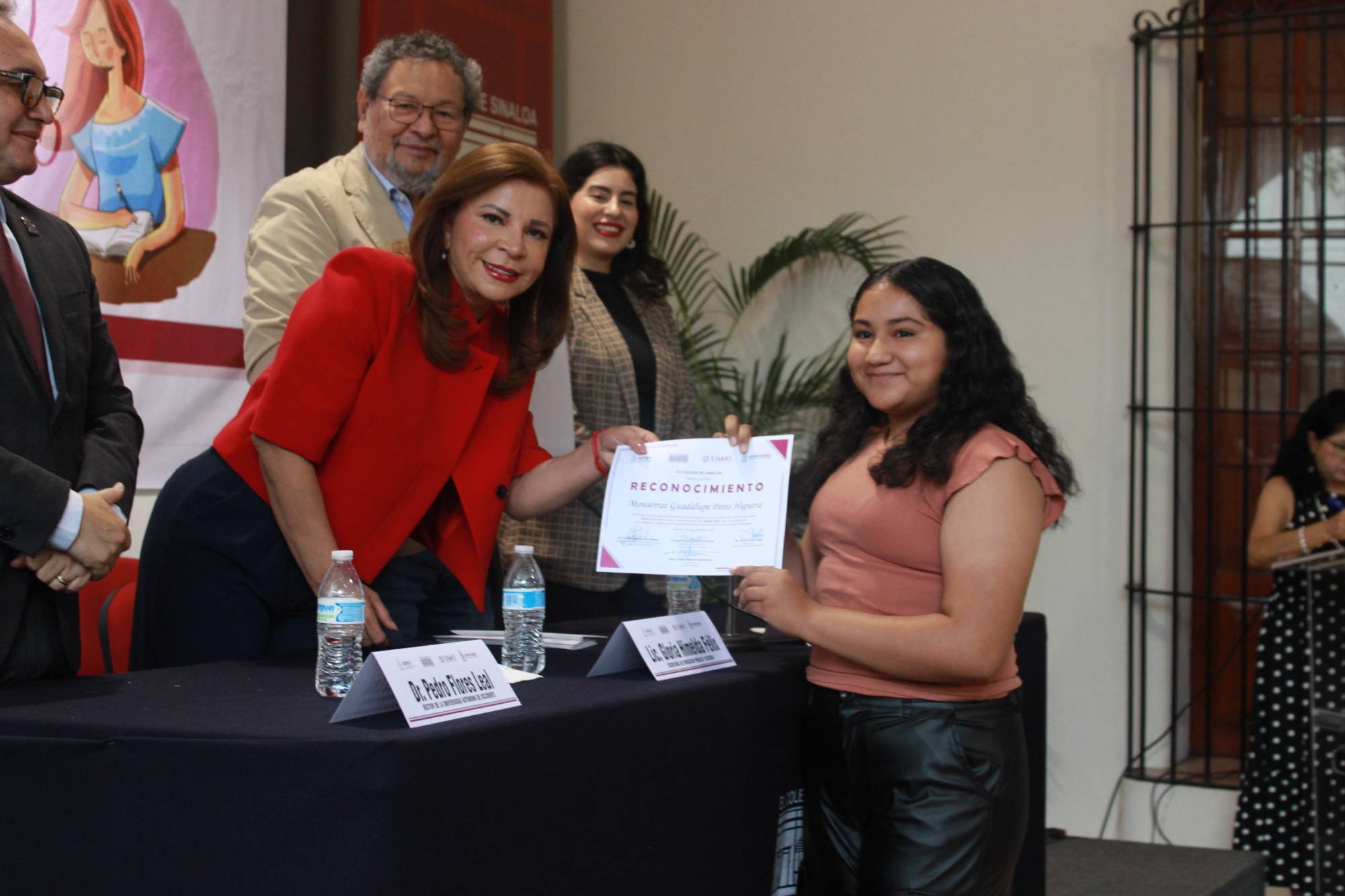 $!Monserrat Guadalupe Peiro Higuera recibió mención honorífica.